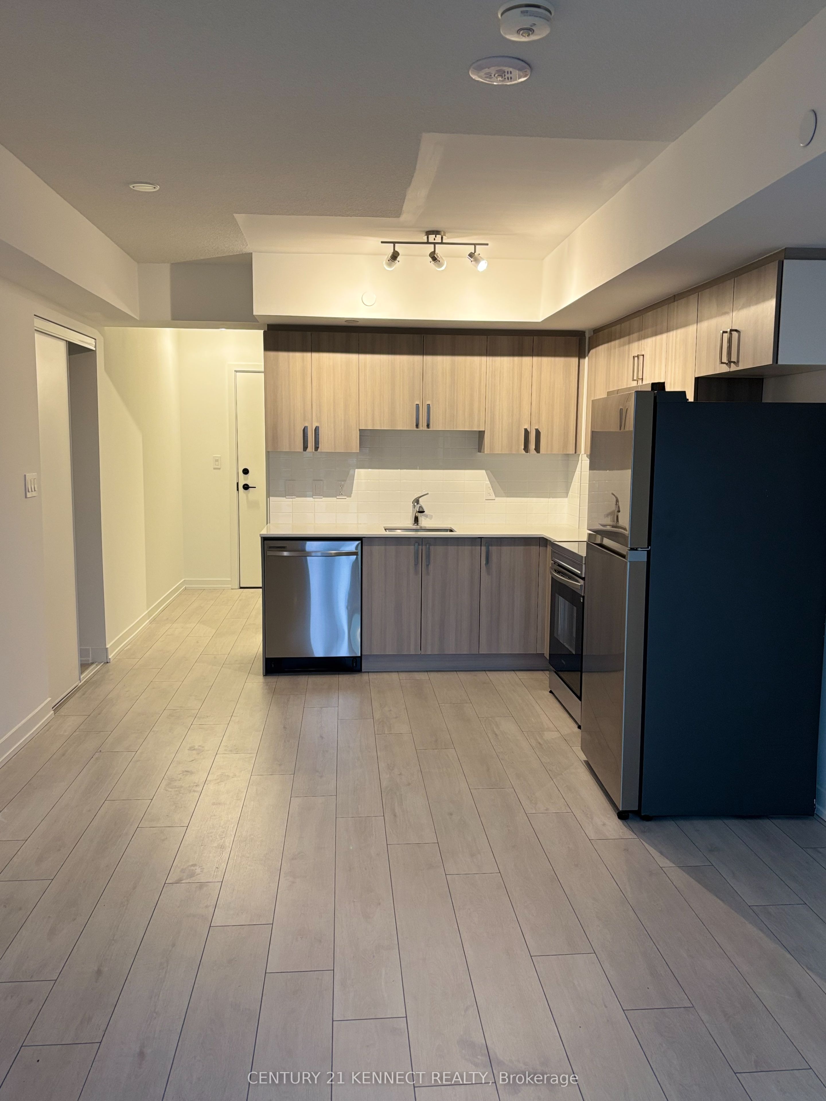 #423 - 556 Marlee Avenue Property Photo 1