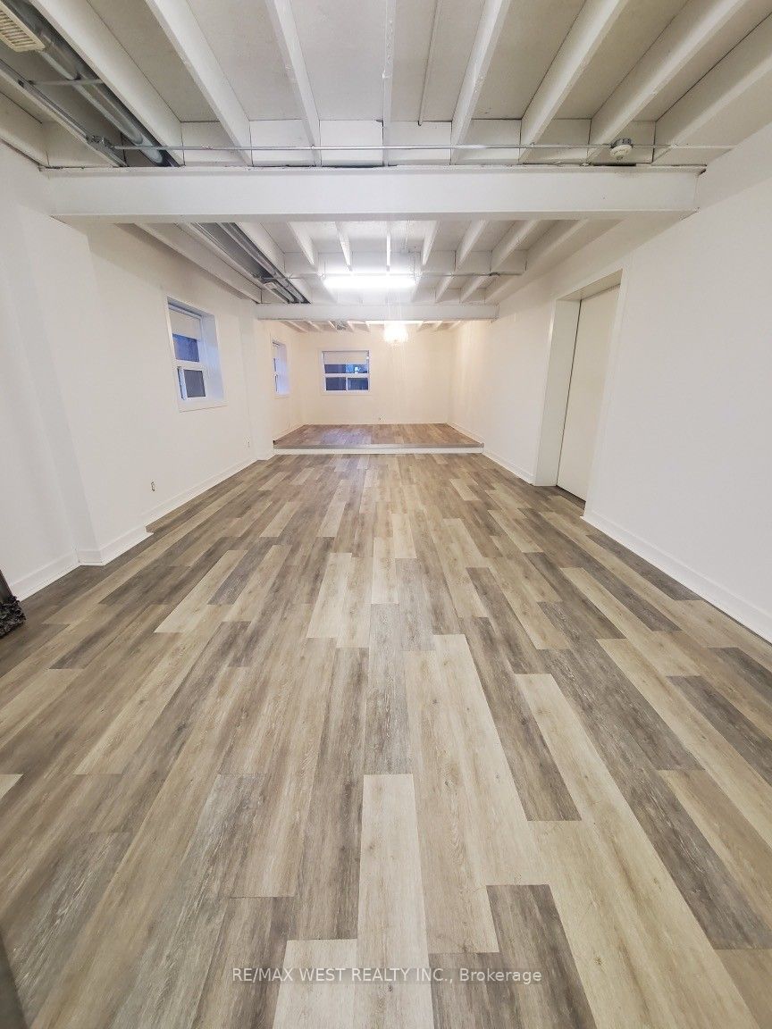 #101 - 136 Sixteenth Street Property Photo 2