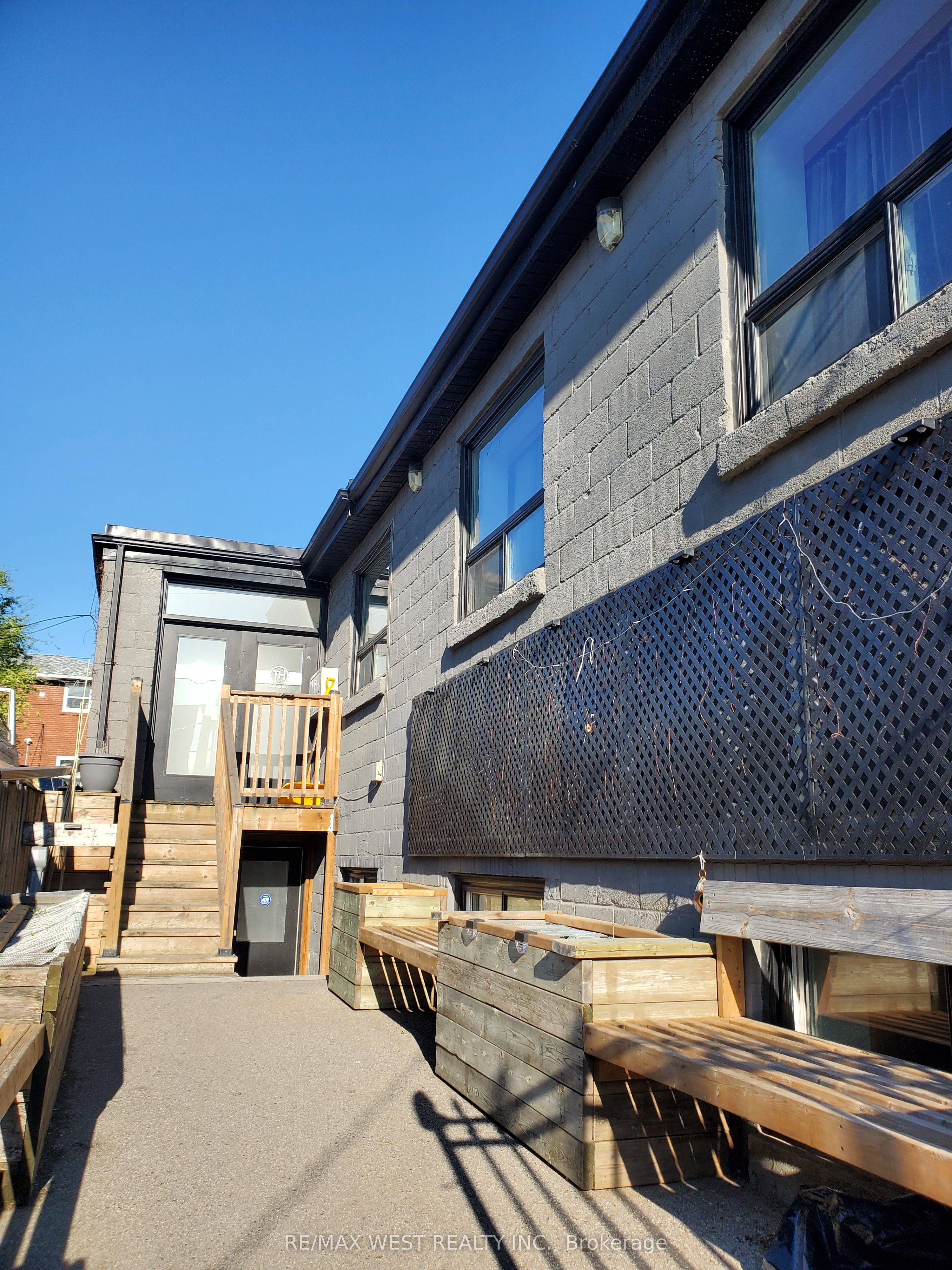 #102 - 136 Sixteenth Street Property Photo 2