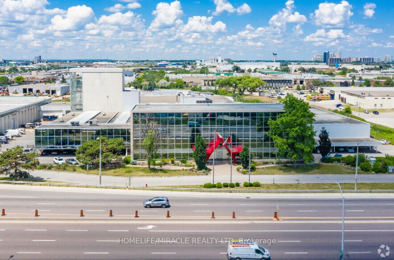 1000 Steeles Avenue Property Photo 1