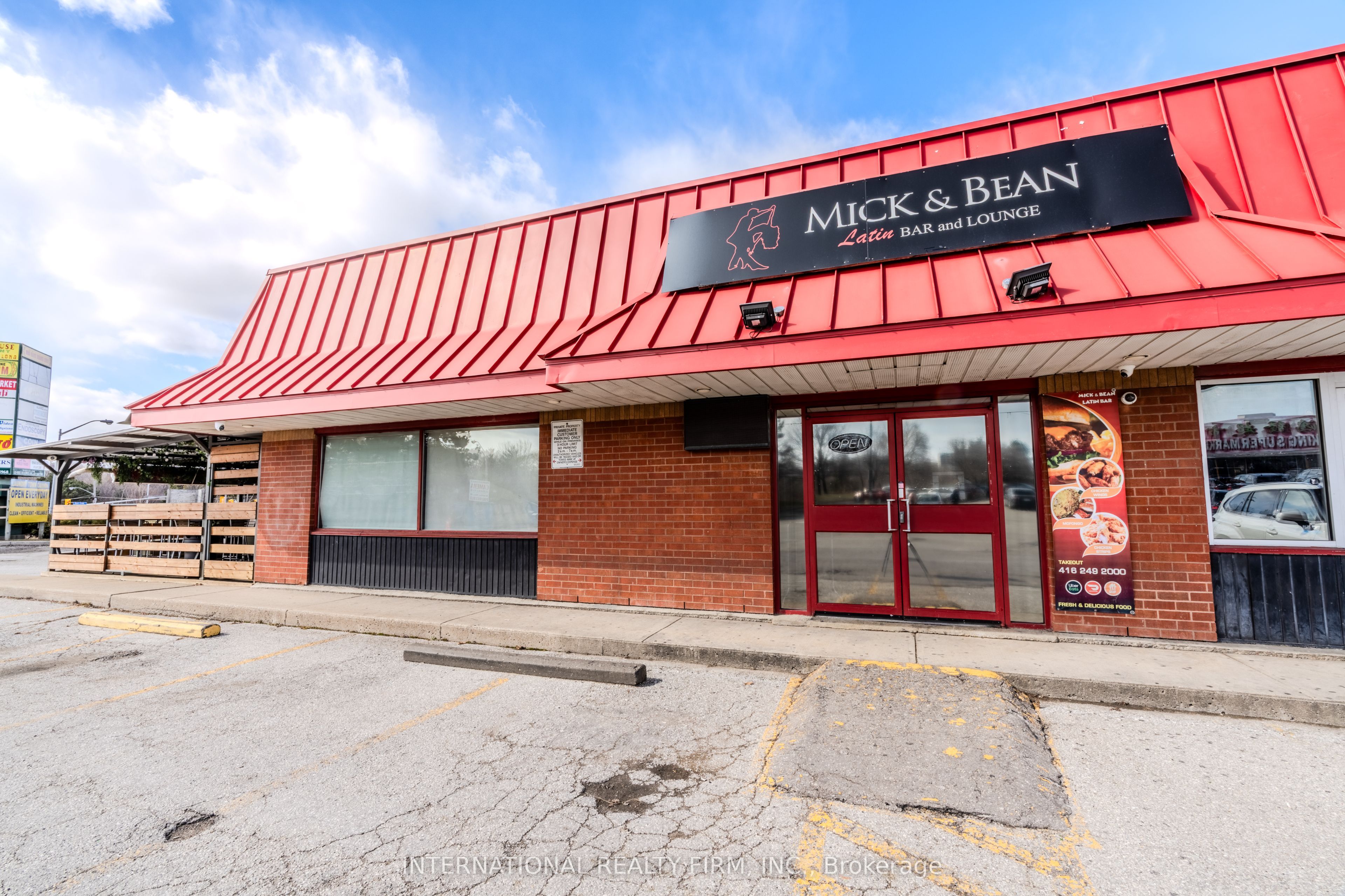 #8 - 1635 Lawrence Avenue Property Photo 1