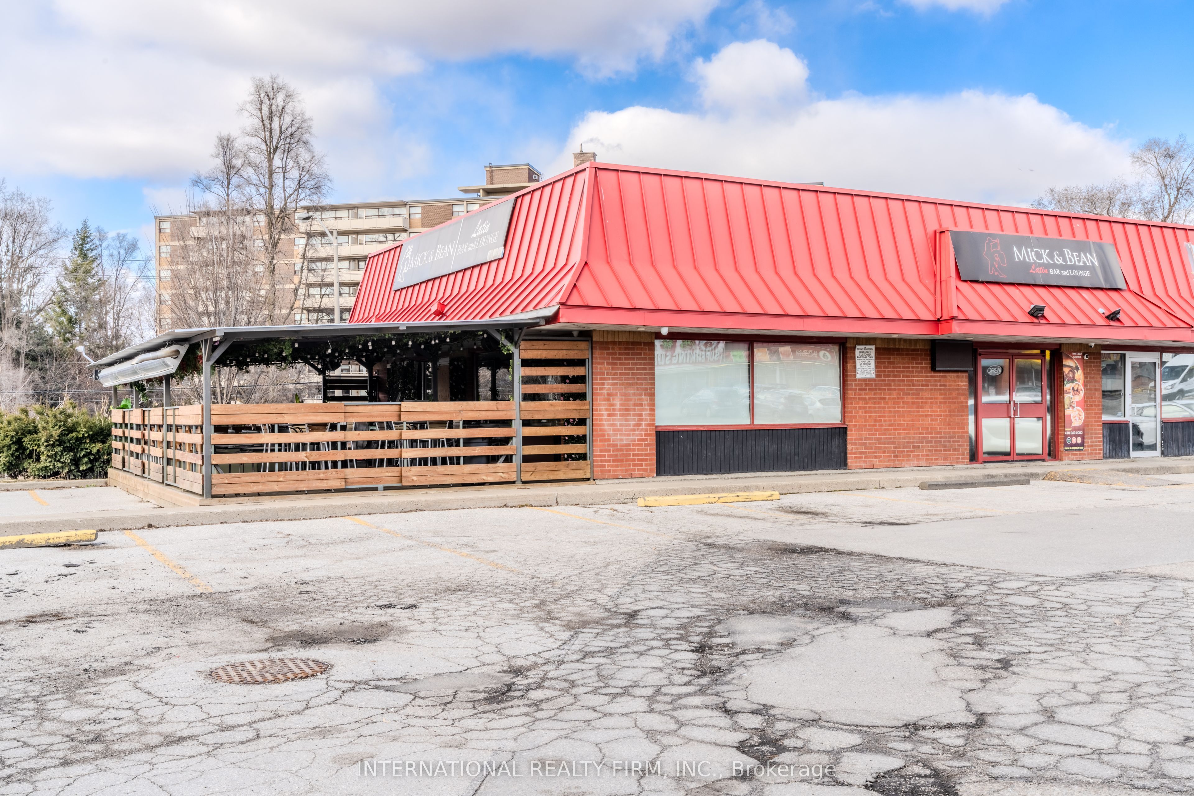 #8 - 1635 Lawrence Avenue Property Photo 2