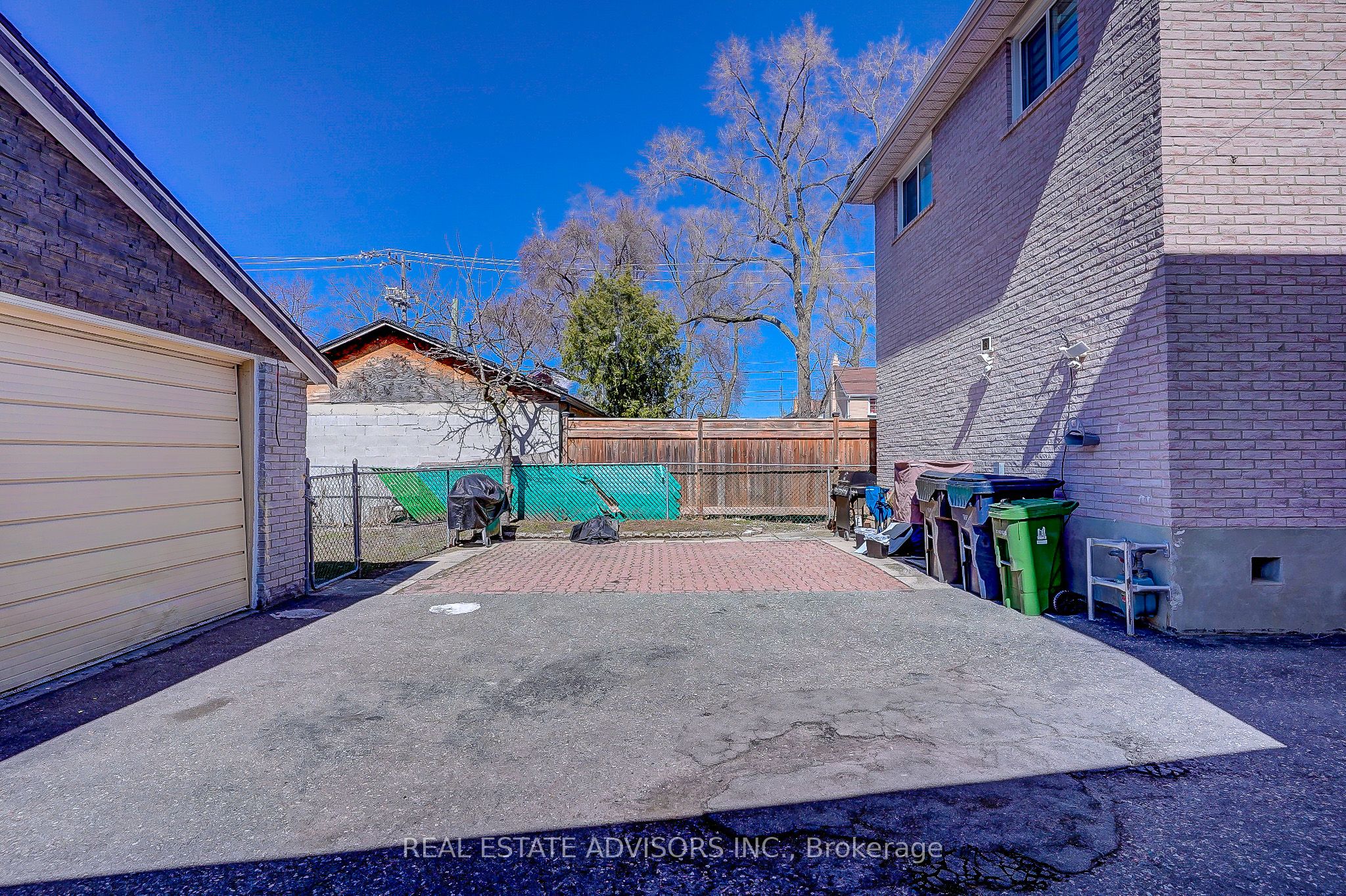 1228 Jane Street N Property Photo 3