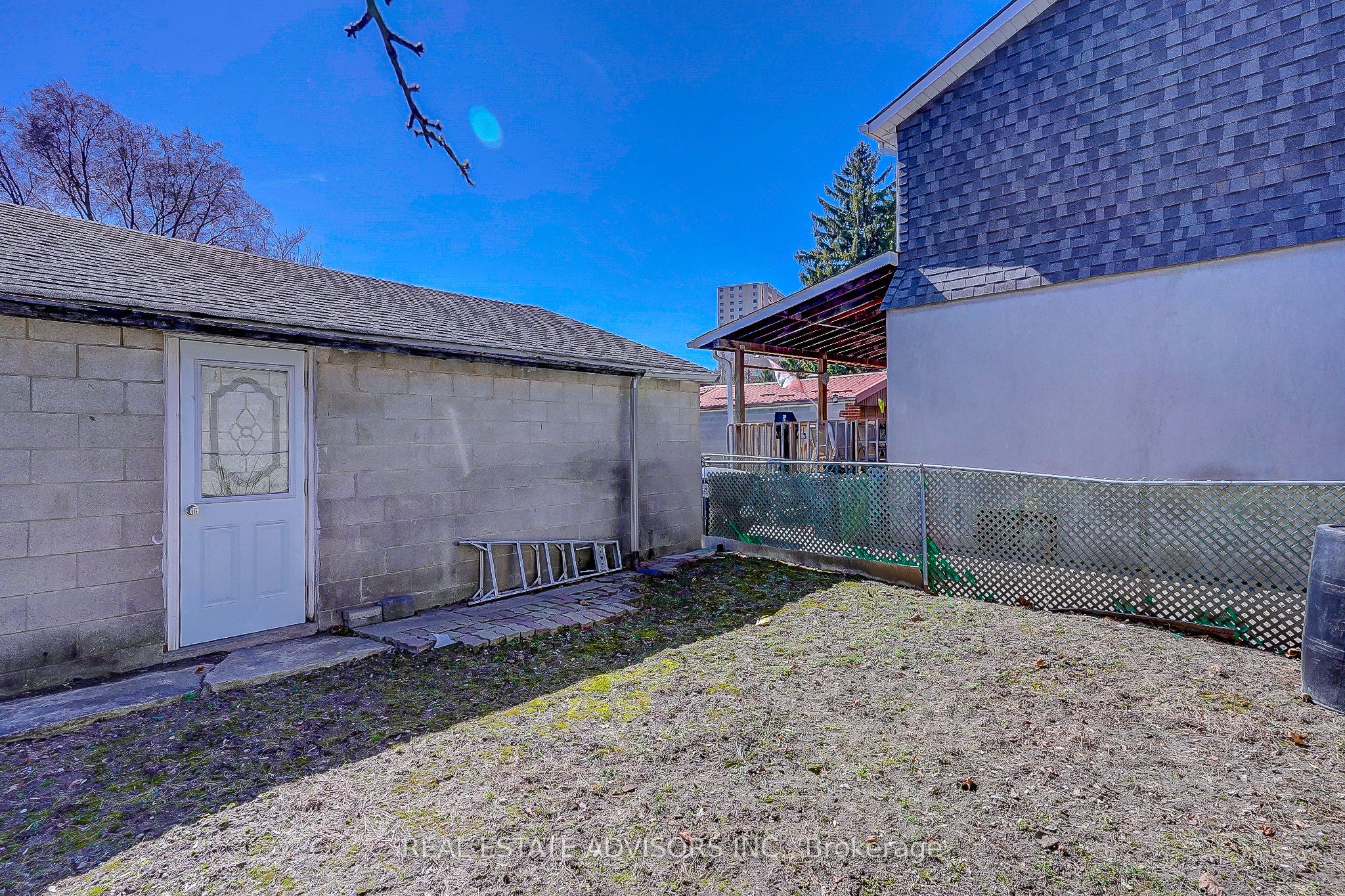 1228 Jane Street N Property Photo 4