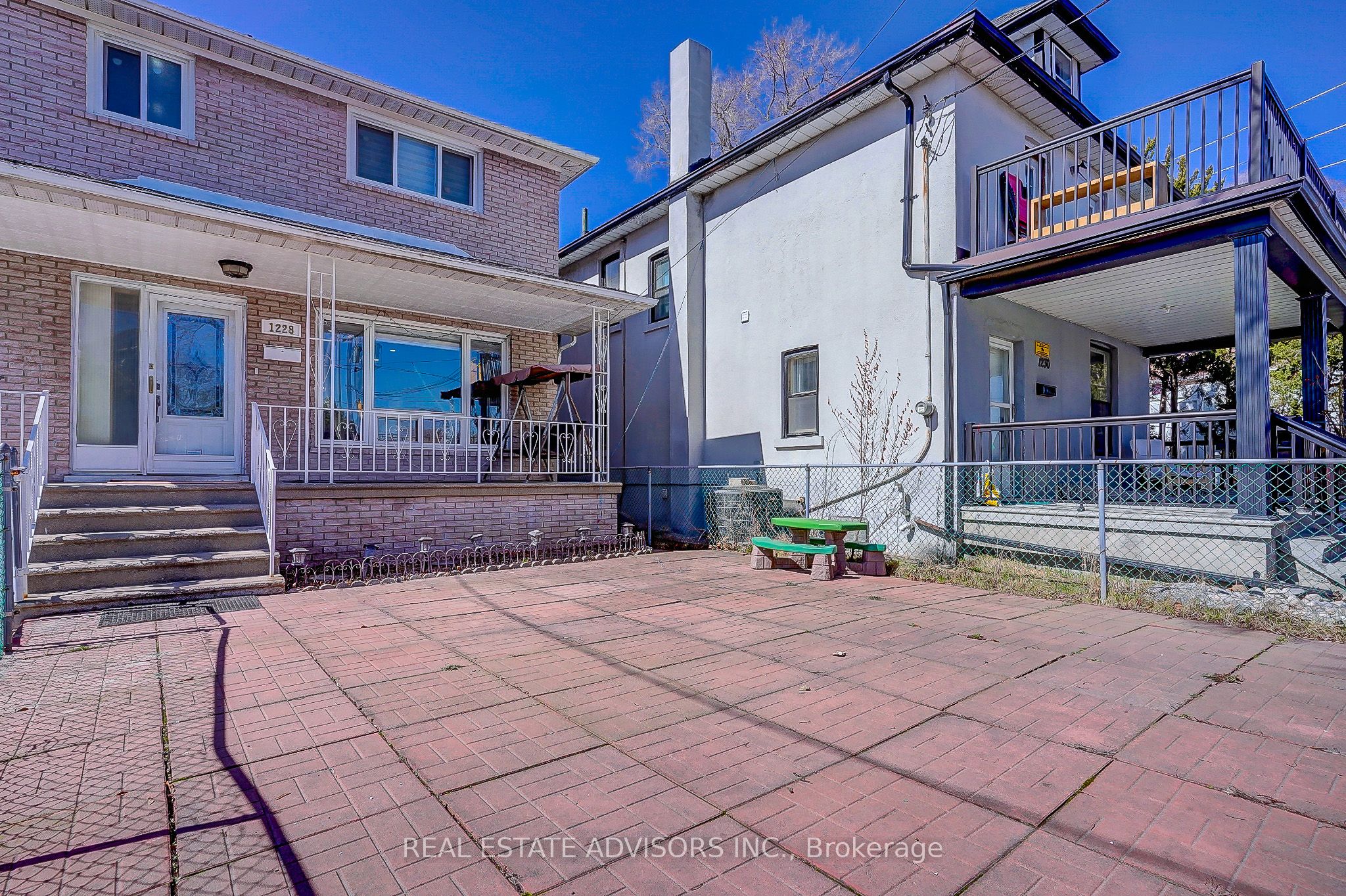 1228 Jane Street N Property Photo 5