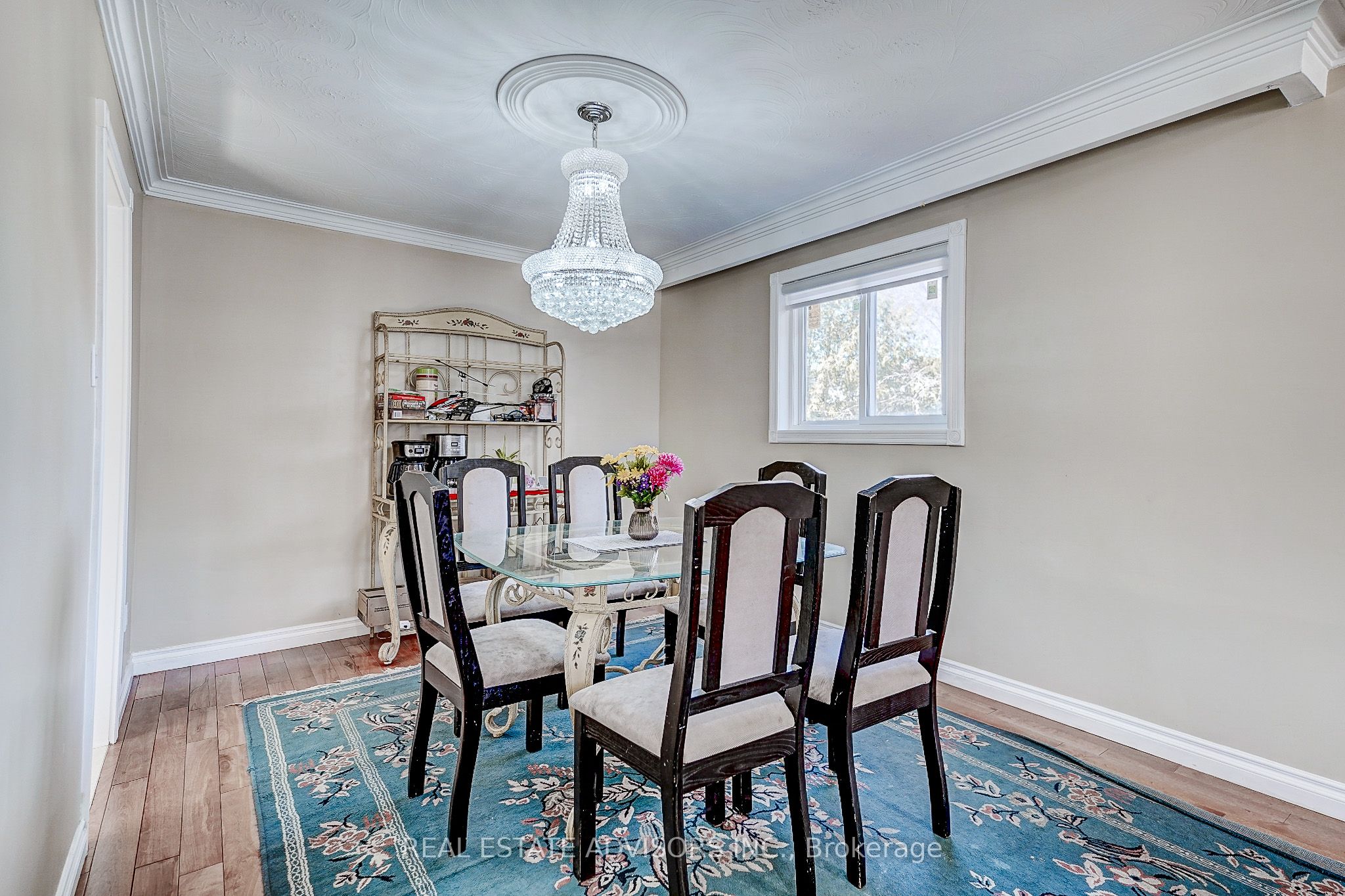 1228 Jane Street N Property Photo 10
