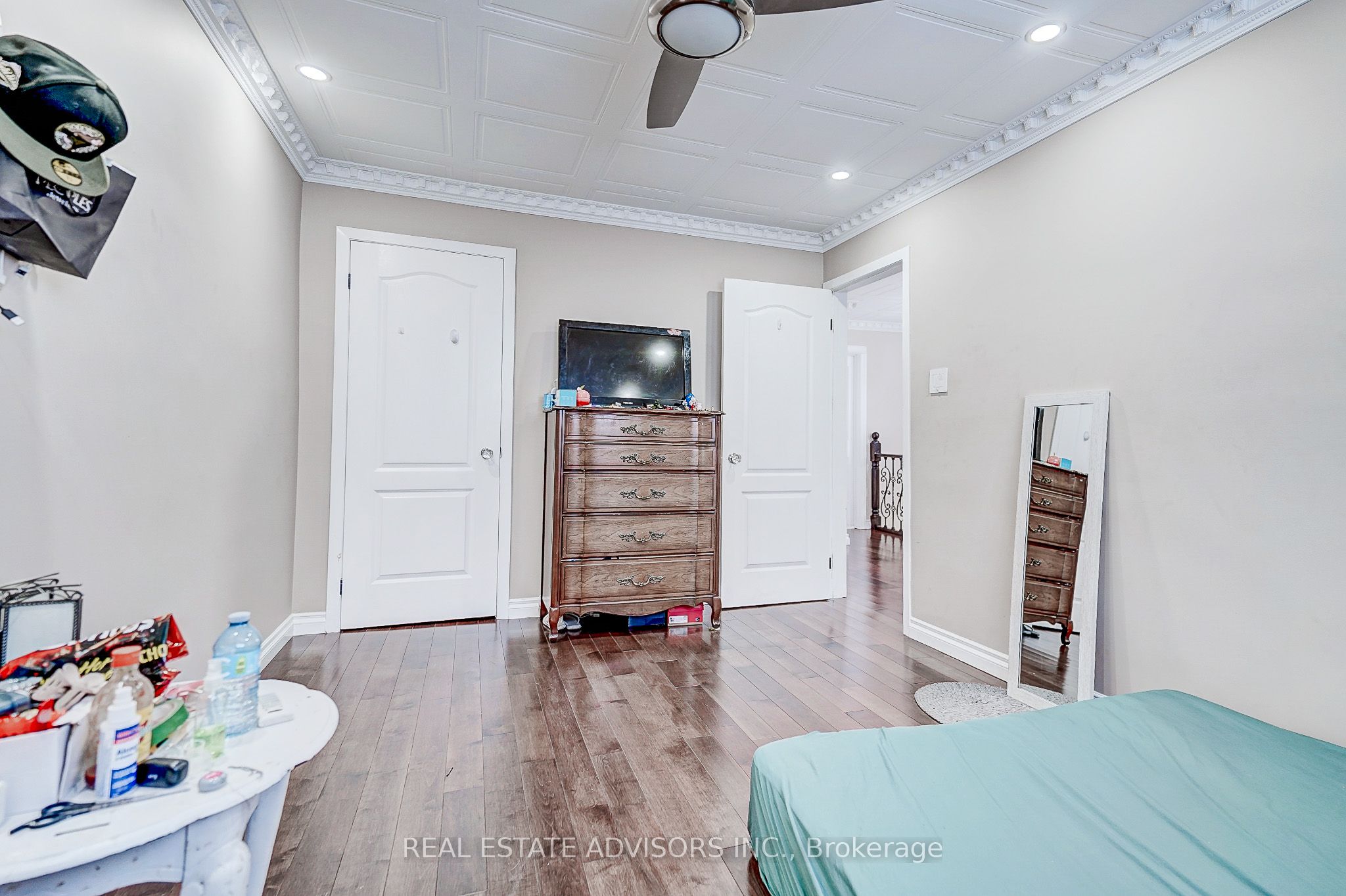 1228 Jane Street N Property Photo 16