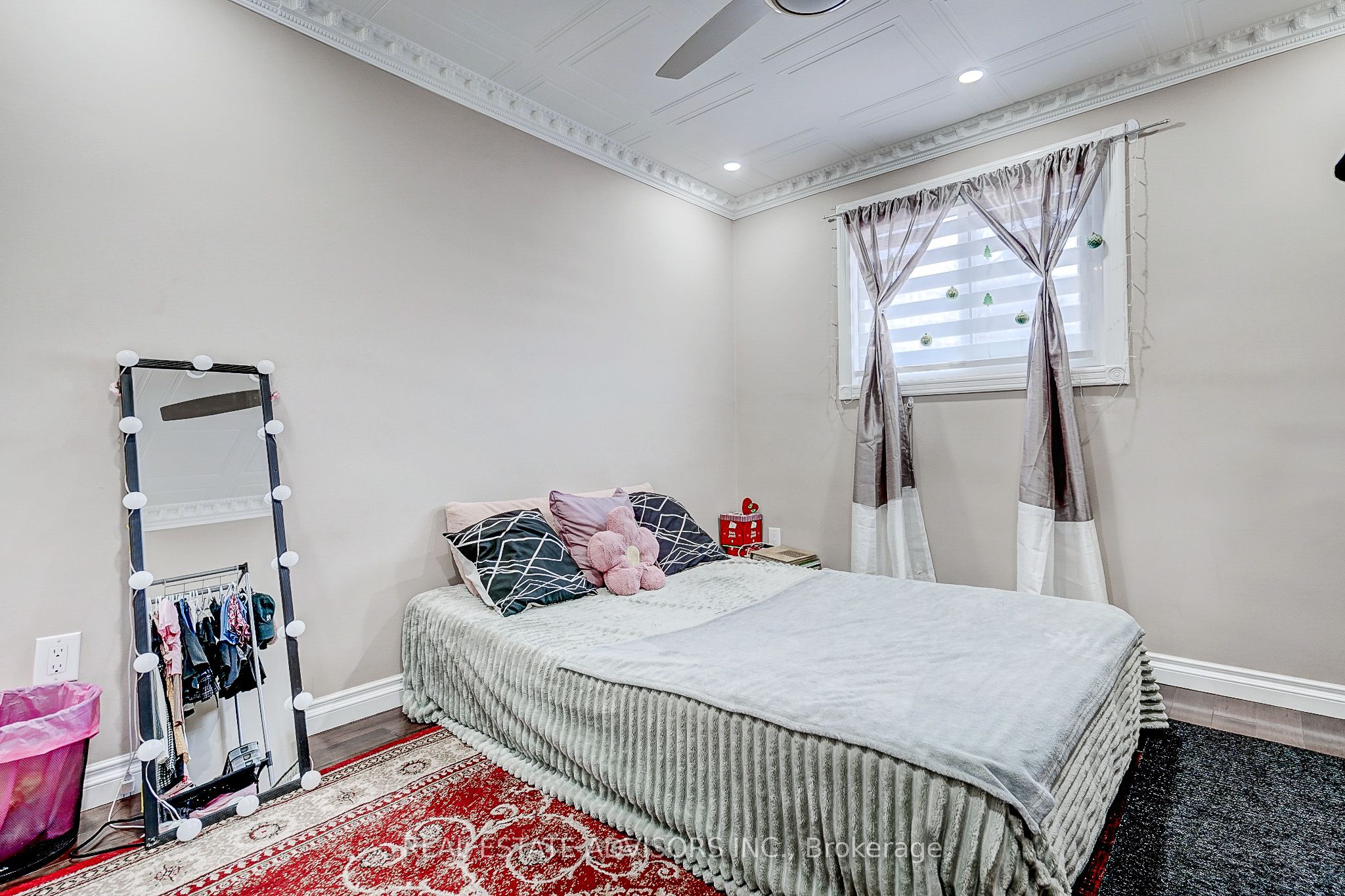 1228 Jane Street N Property Photo 17