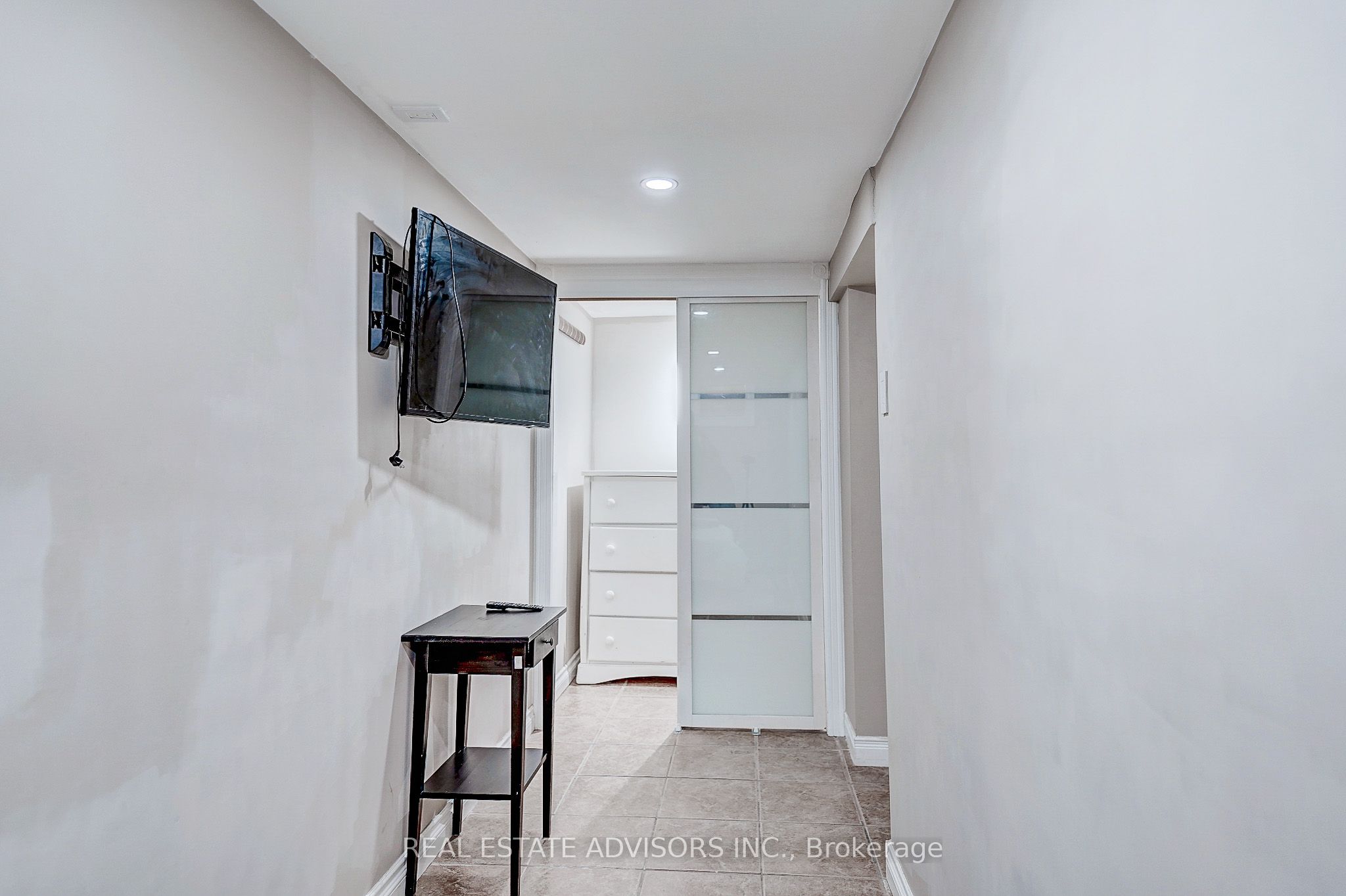 1228 Jane Street N Property Photo 30