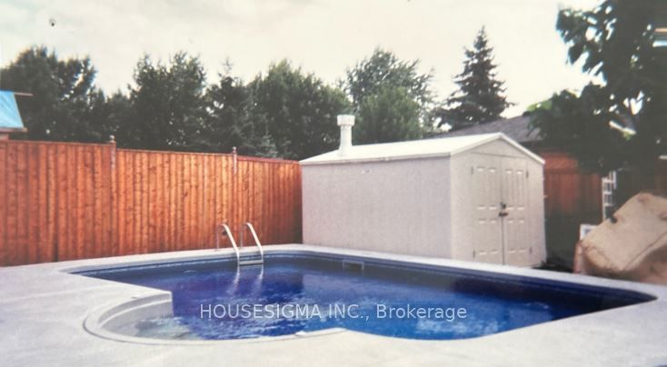 2312 Malcolm Crescent Property Photo 1