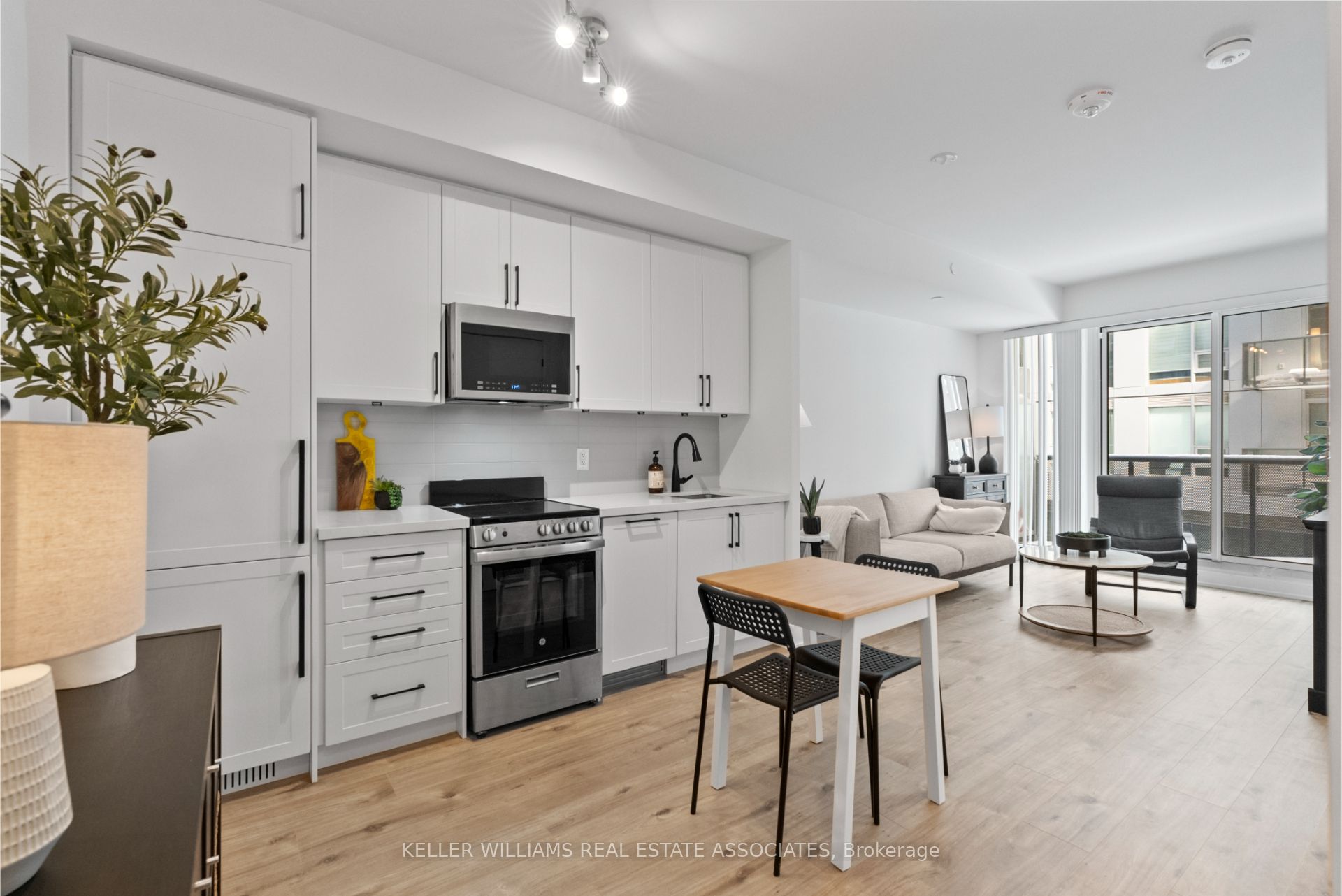 #228 - 2450 Old Bronte Road Property Photo