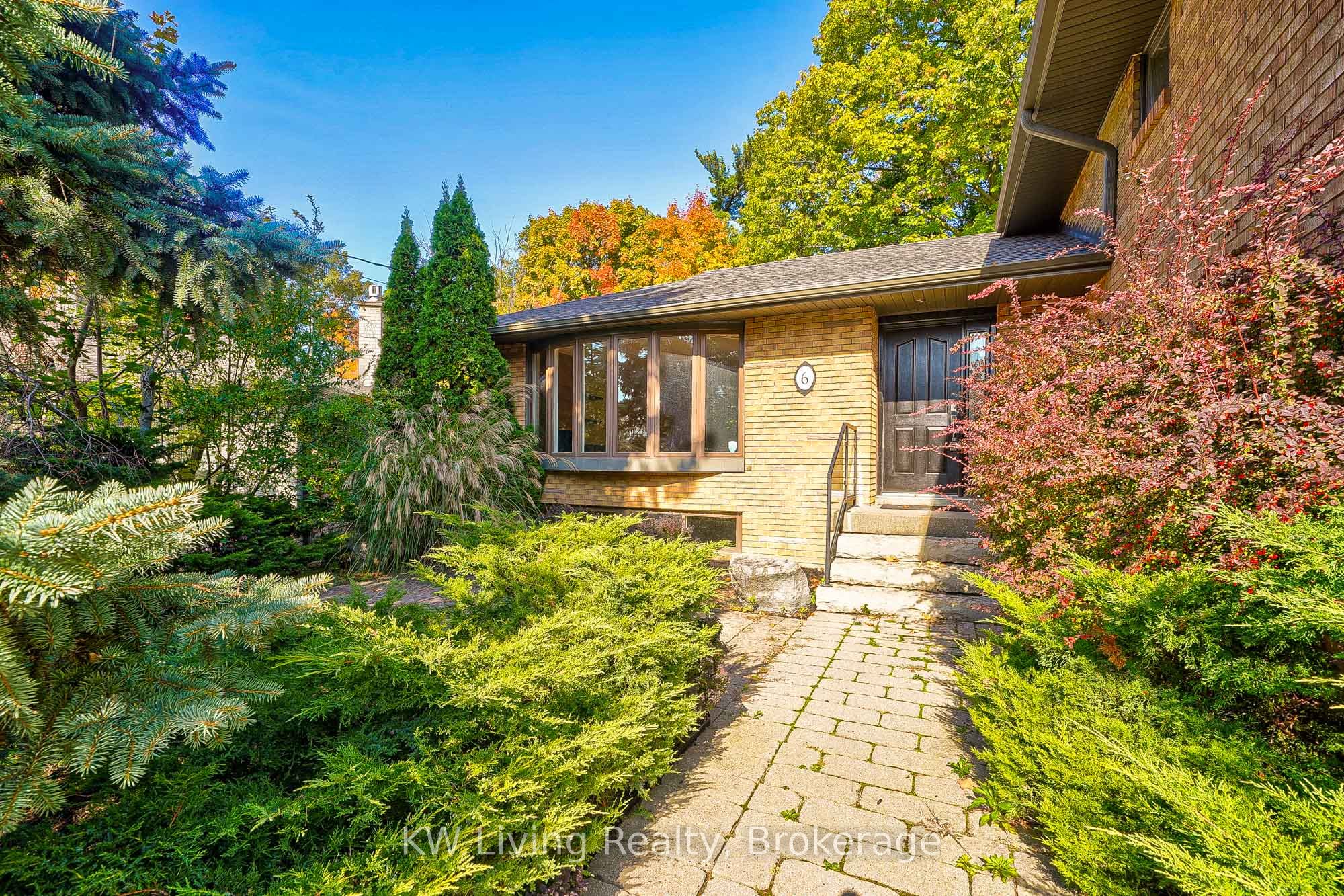 6 Hillavon Drive Property Photo 2