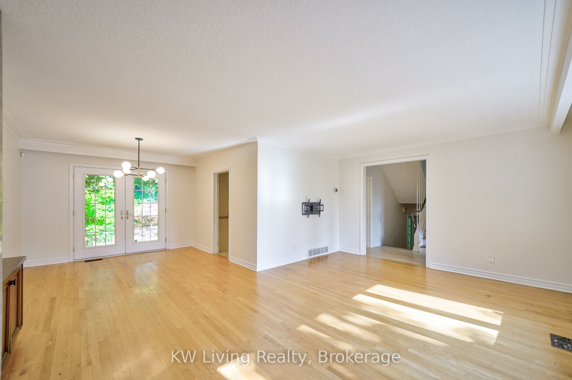 6 Hillavon Drive Property Photo 8