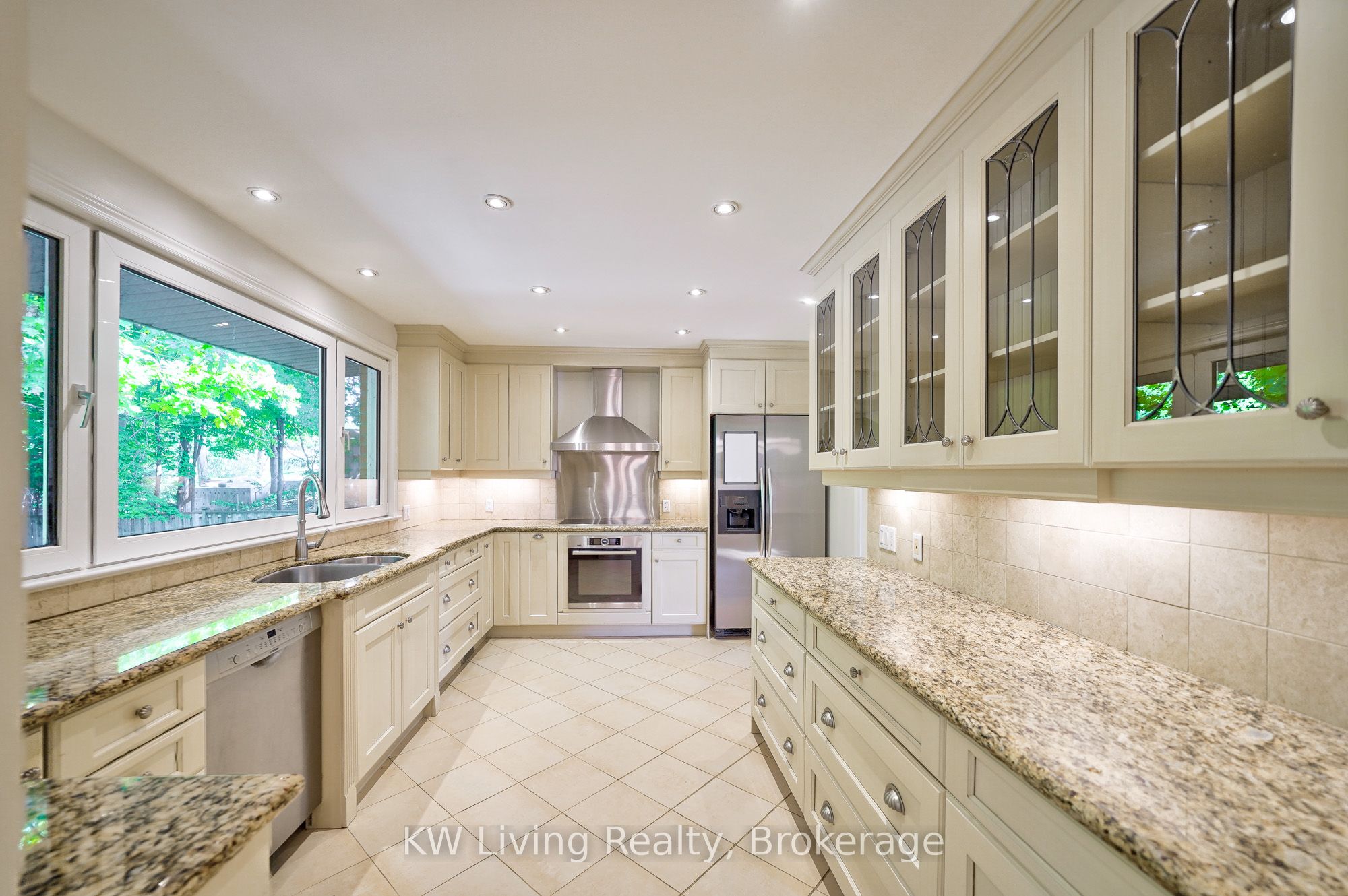 6 Hillavon Drive Property Photo 9