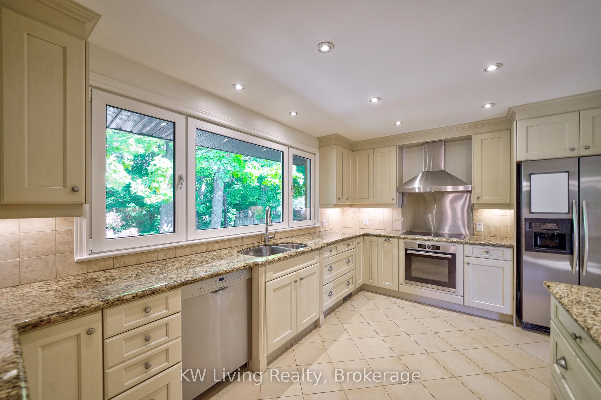 6 Hillavon Drive Property Photo 10