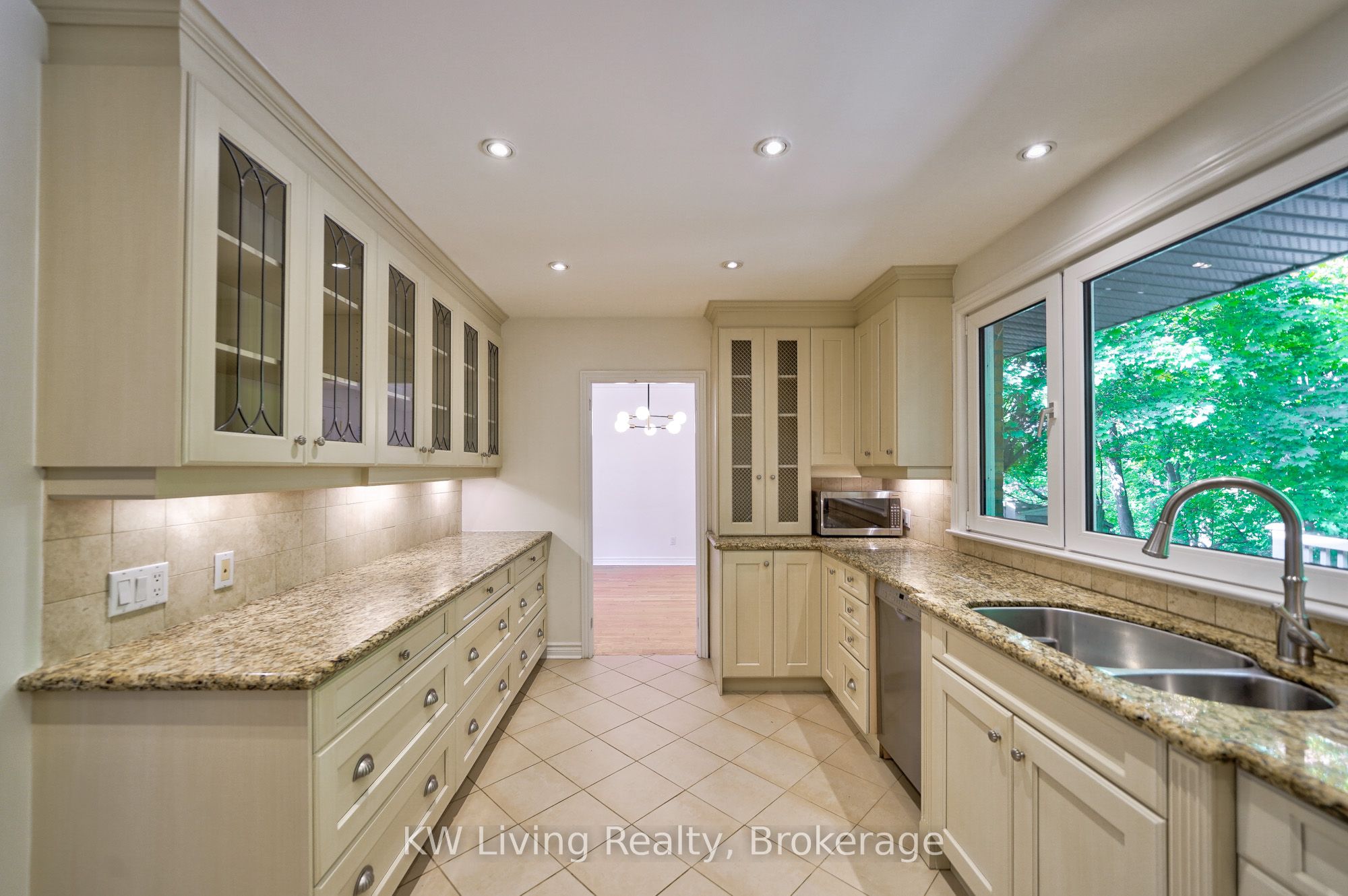 6 Hillavon Drive Property Photo 11