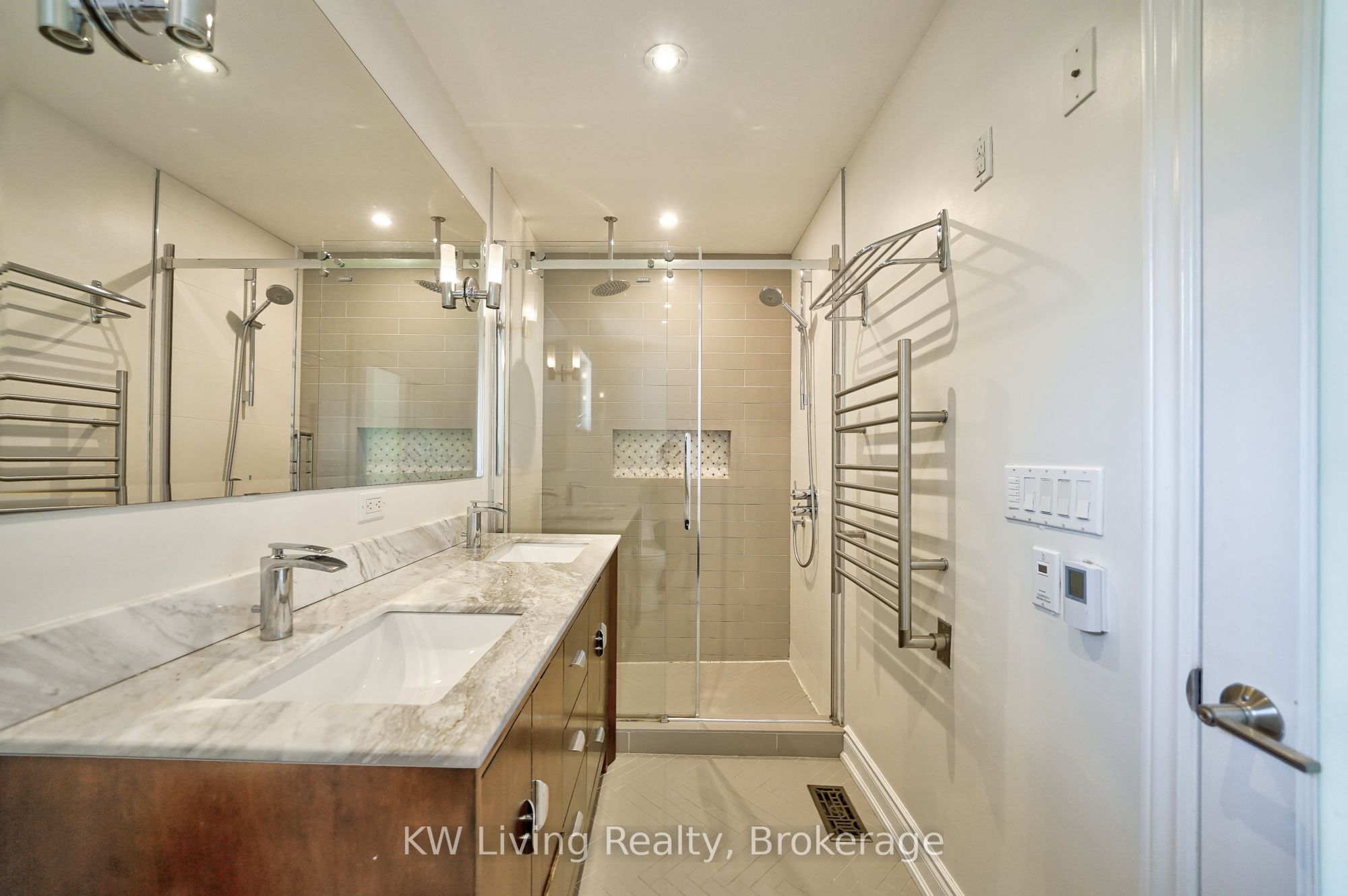 6 Hillavon Drive Property Photo 17