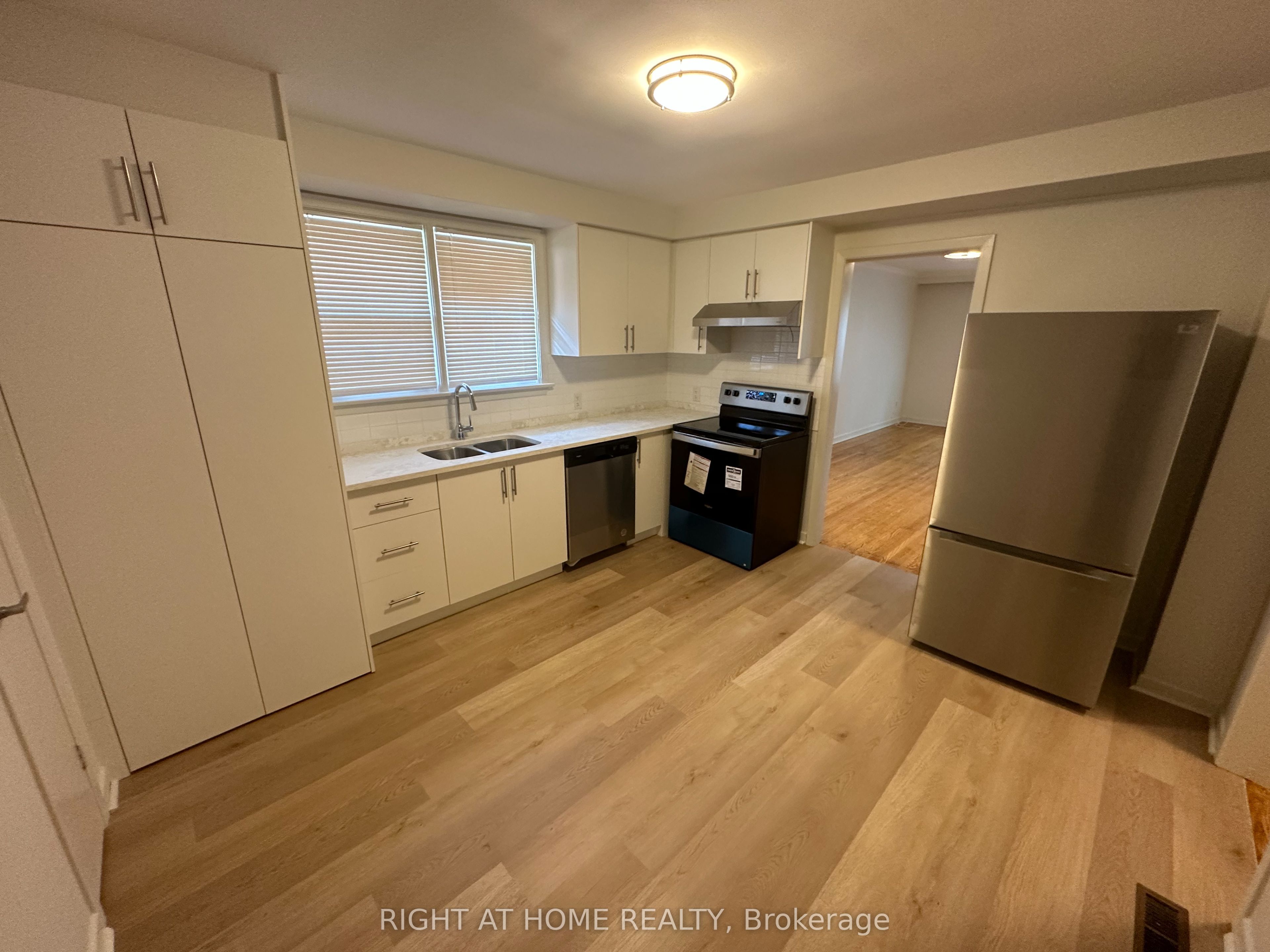 #upper - 37 Cannon Road Property Photo