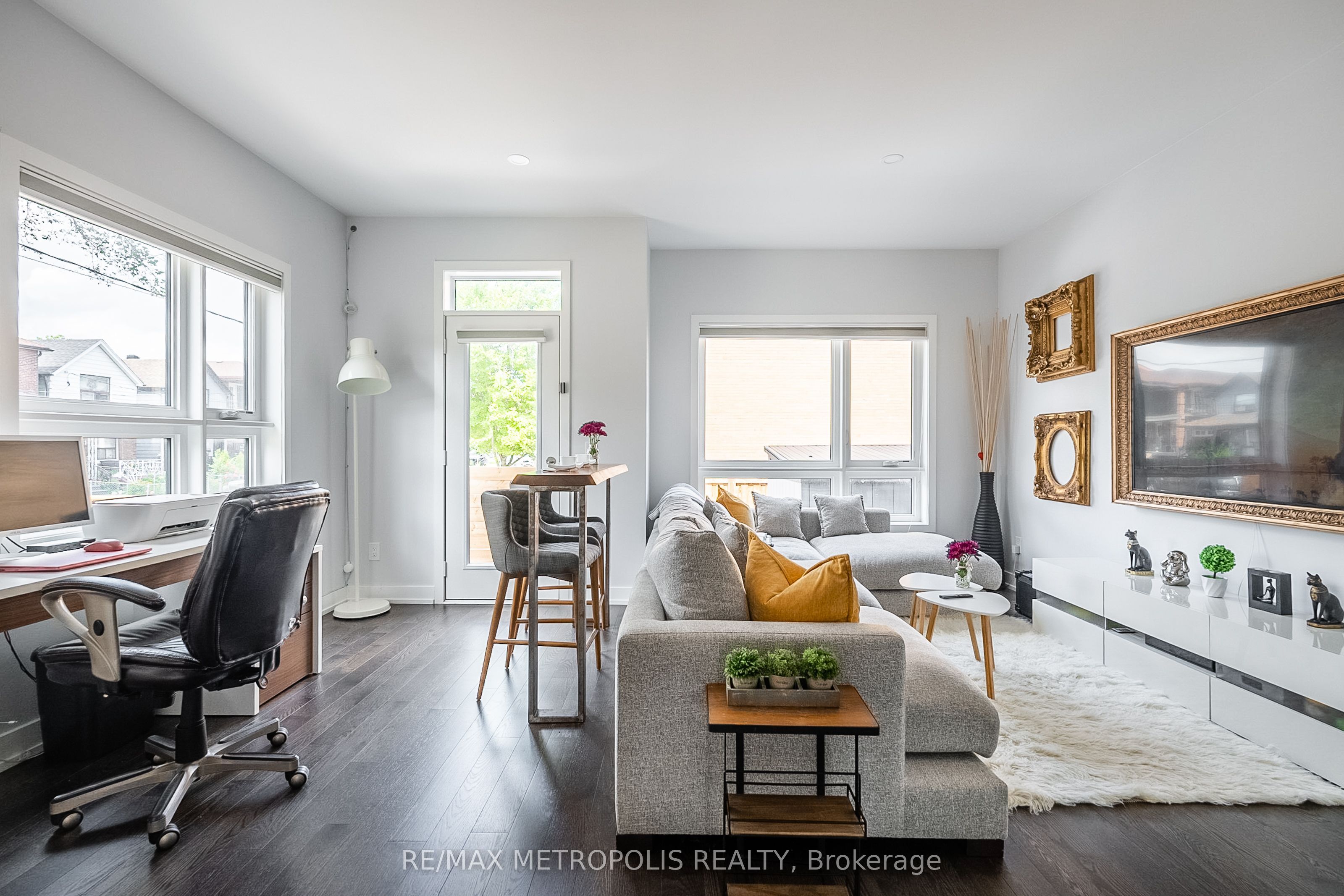 27 Thornton Avenue Property Photo 2