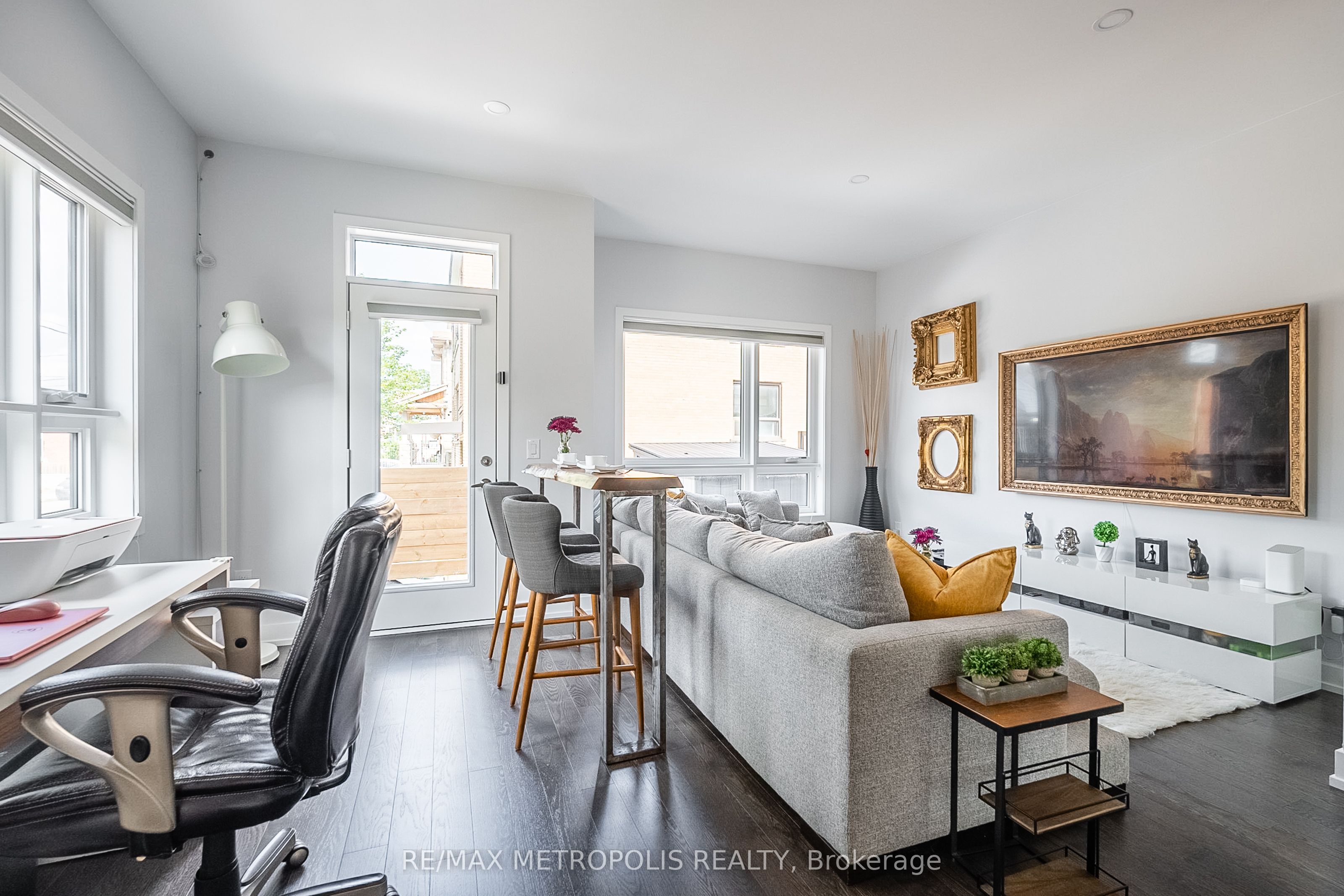 27 Thornton Avenue Property Photo 3