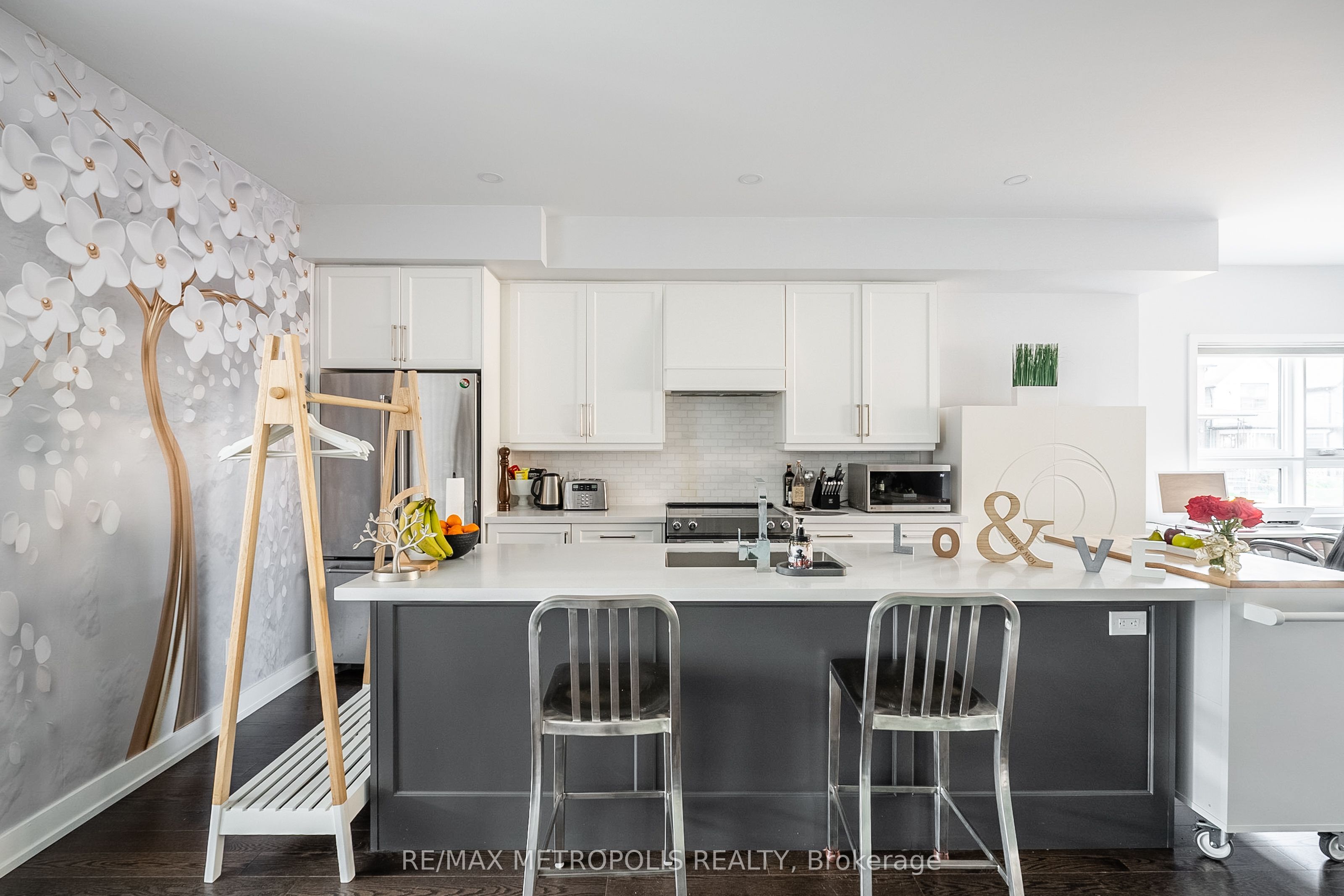 27 Thornton Avenue Property Photo 6