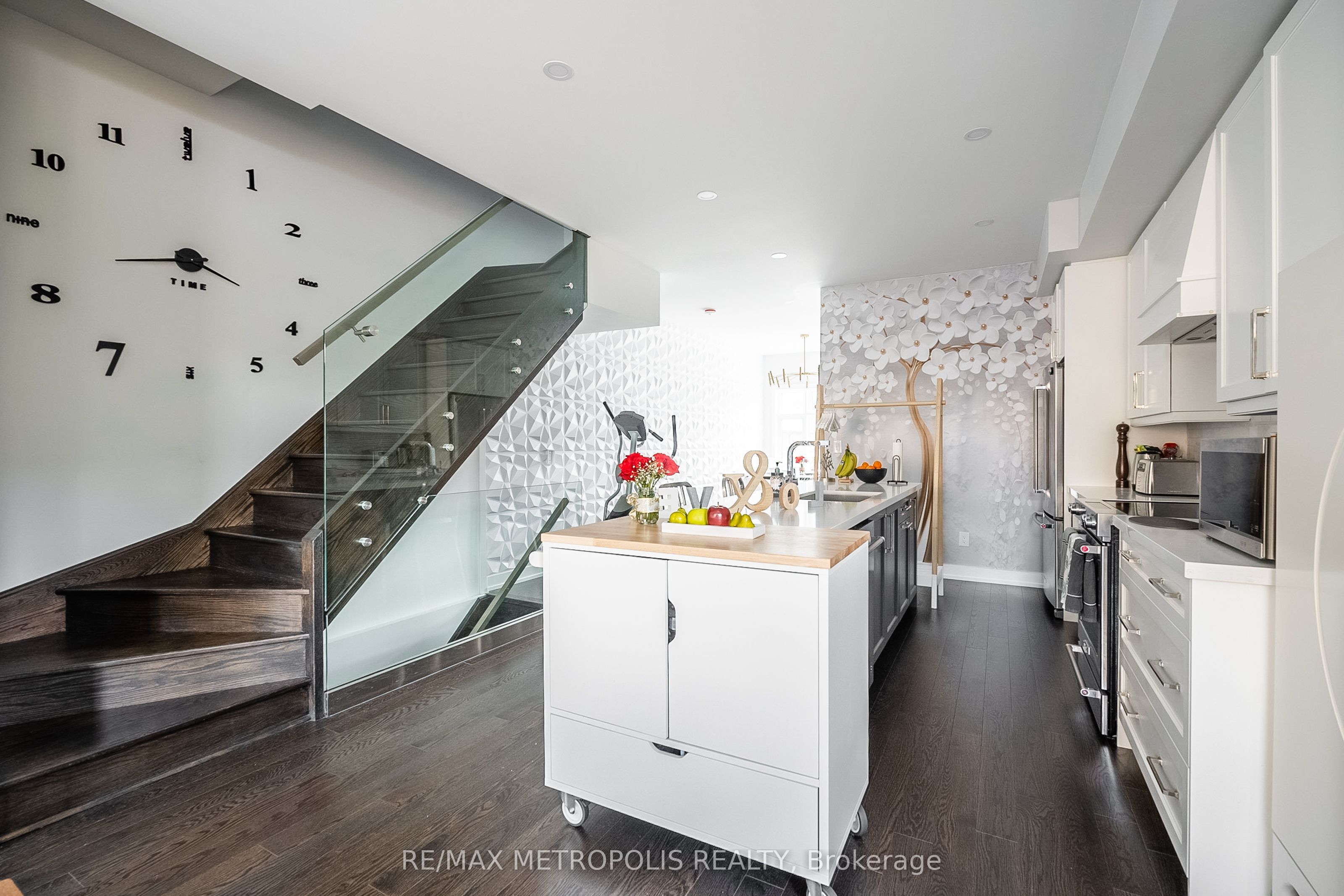 27 Thornton Avenue Property Photo 7