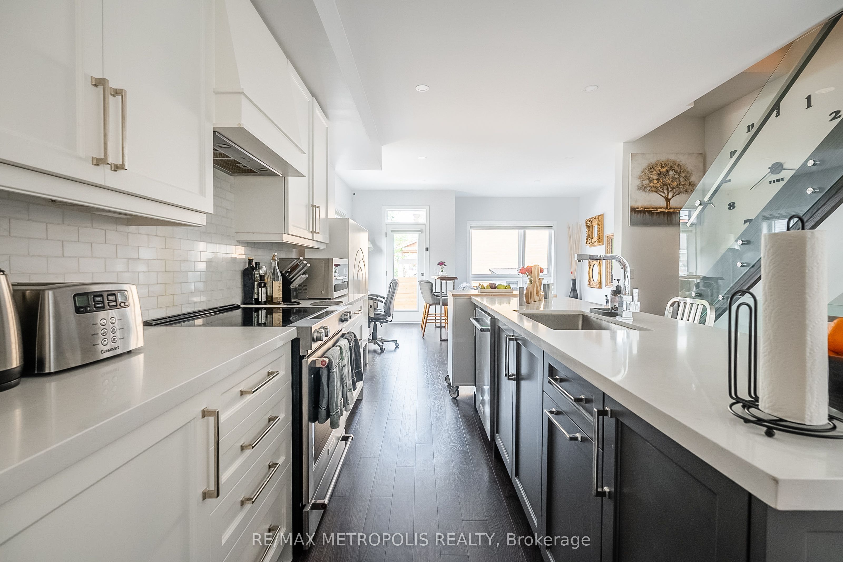 27 Thornton Avenue Property Photo 8
