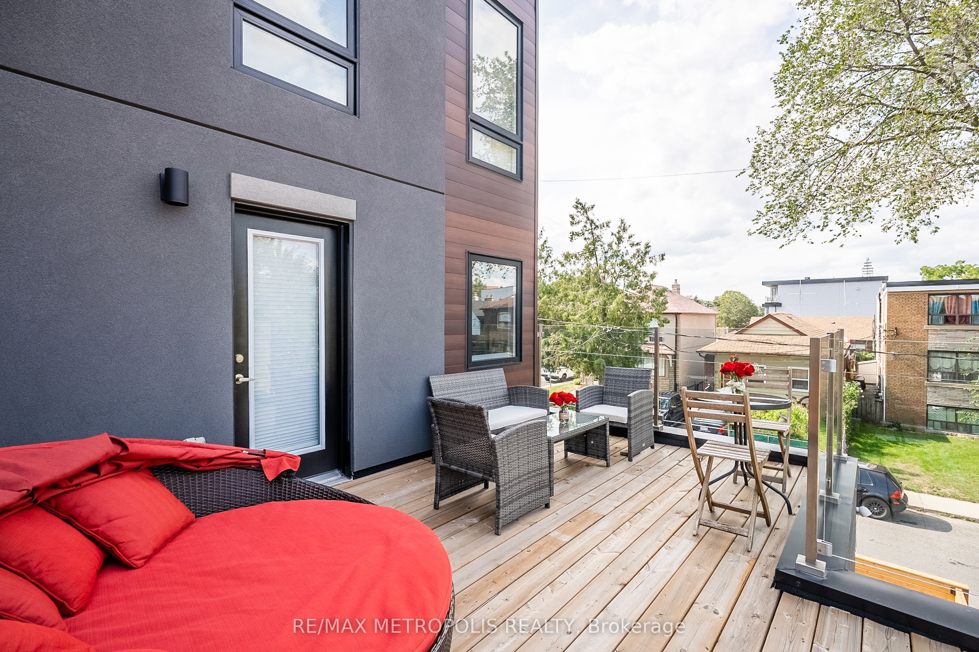 27 Thornton Avenue Property Photo 23