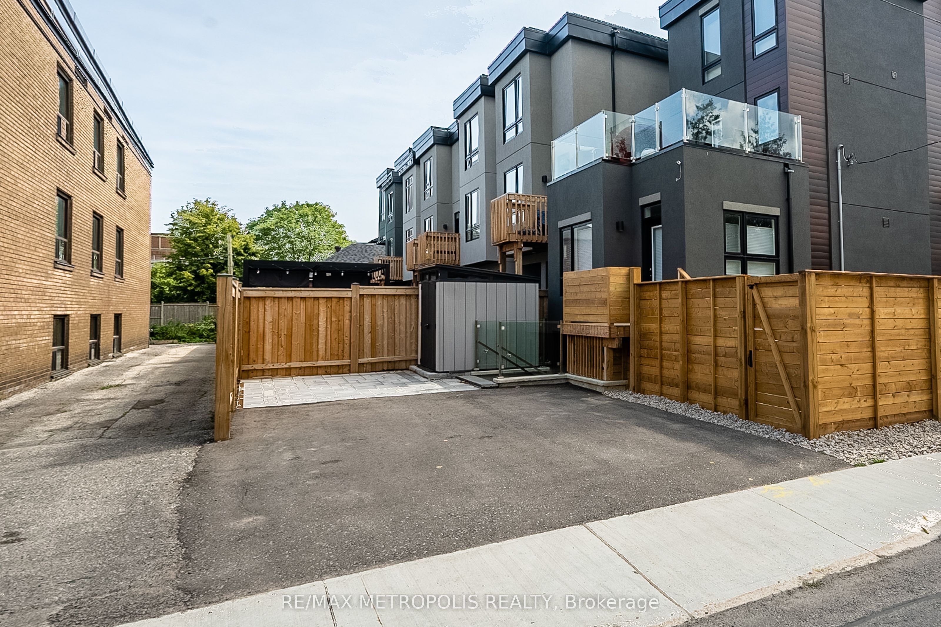 27 Thornton Avenue Property Photo 39