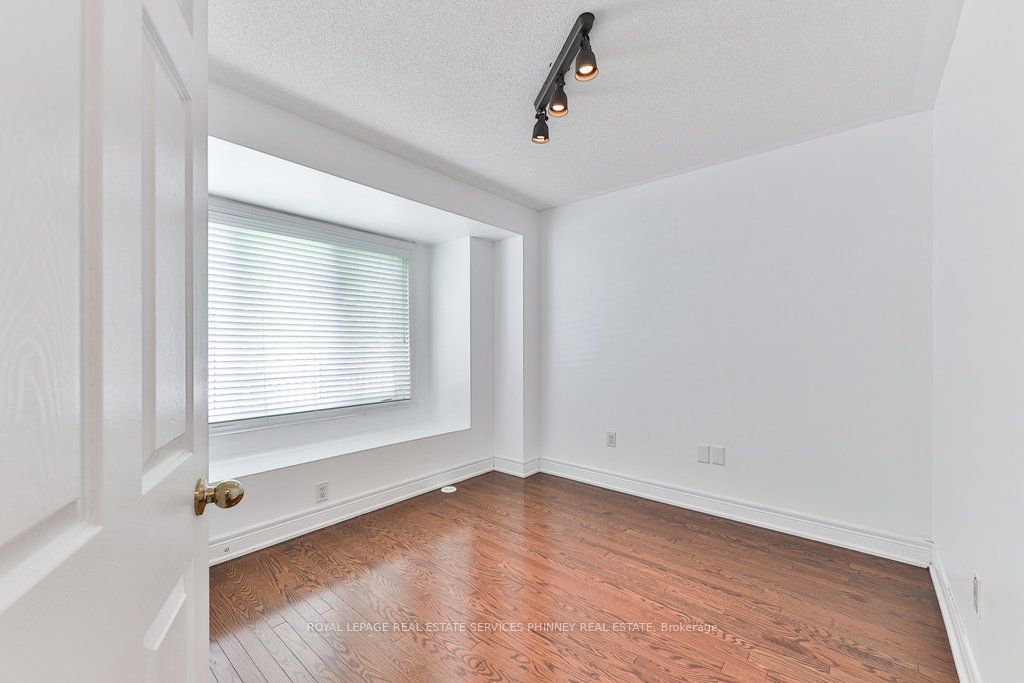 2032 Lakeshore Road Property Photo 17