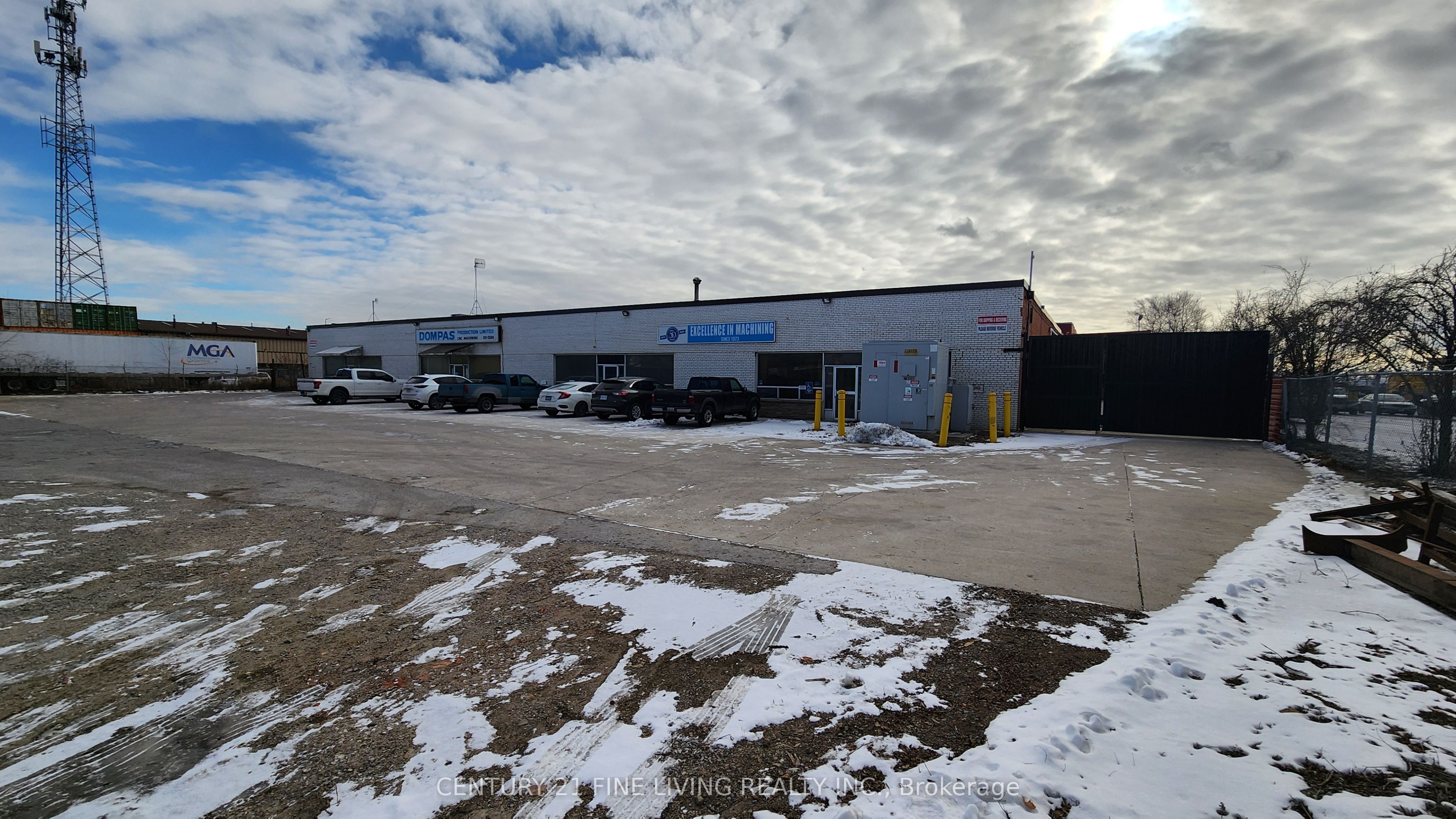 75a N Queen Street Property Photo 1