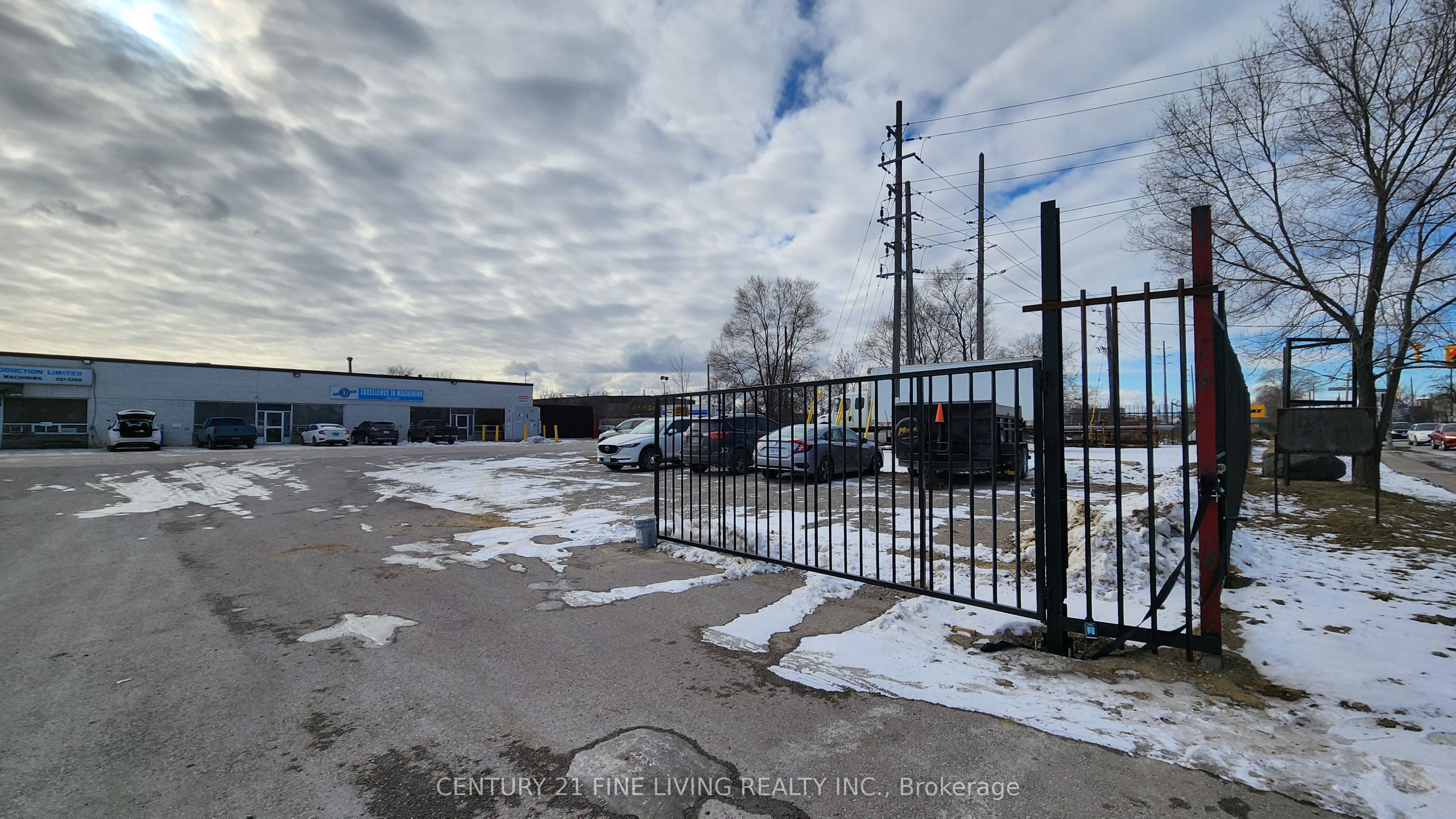 75a N Queen Street Property Photo 11