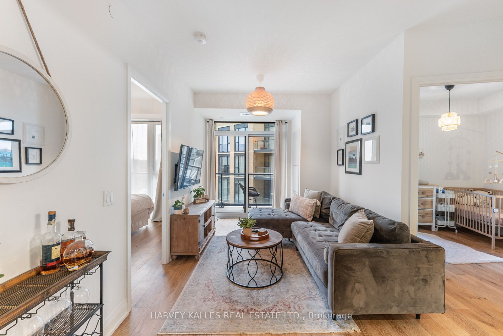 #521 - 293 The Kingsway Property Photo 1