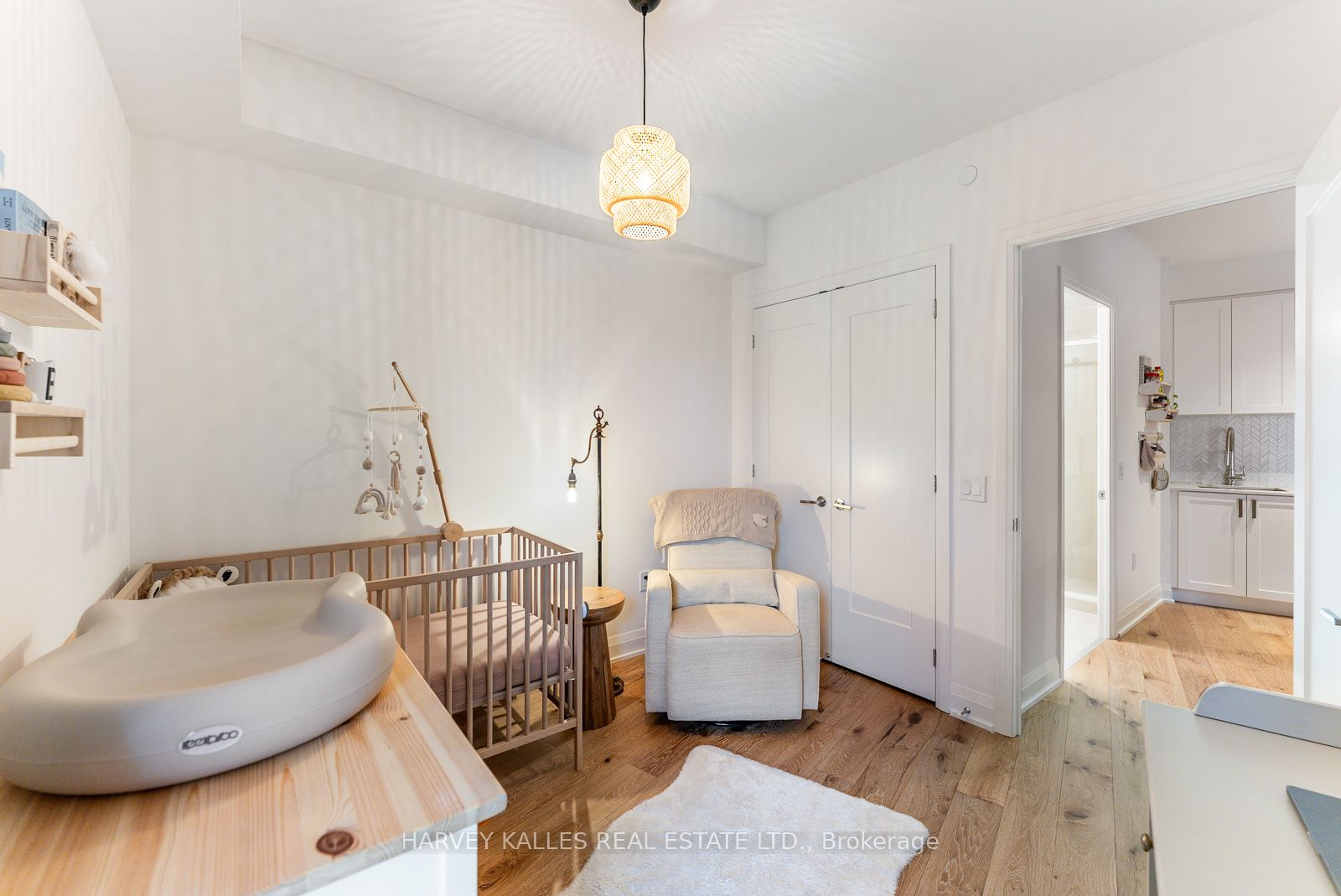 #521 - 293 The Kingsway Property Photo 15