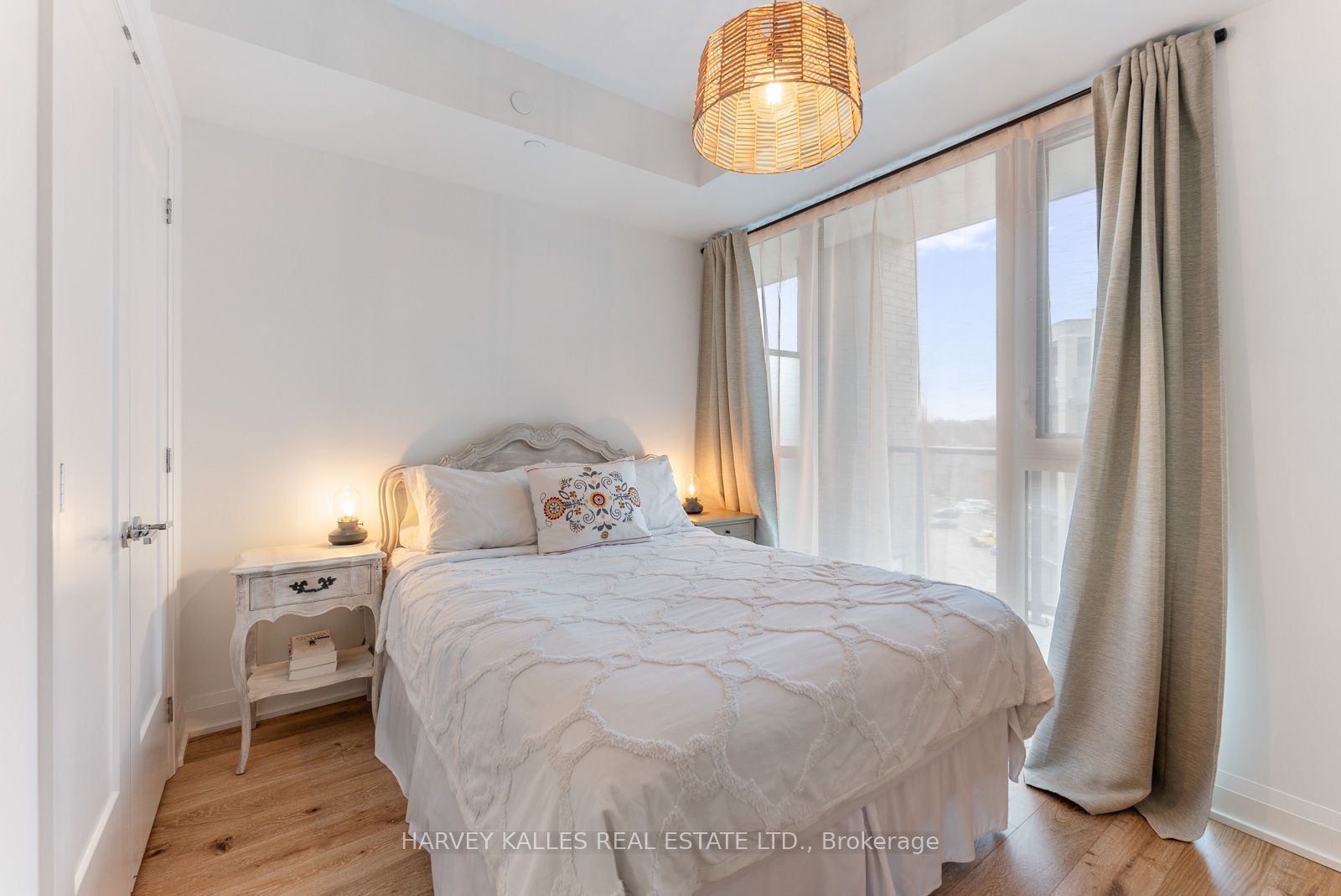 #521 - 293 The Kingsway Property Photo 16