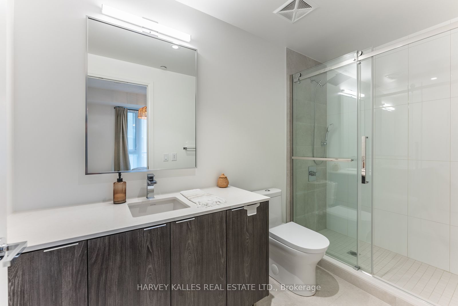 #521 - 293 The Kingsway Property Photo 18