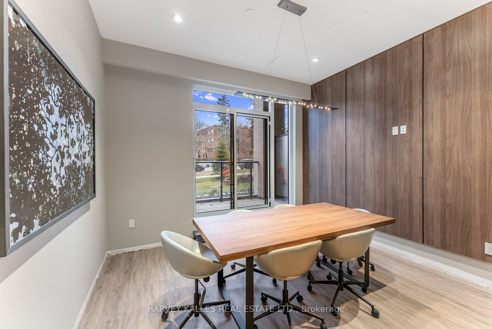 #521 - 293 The Kingsway Property Photo 25