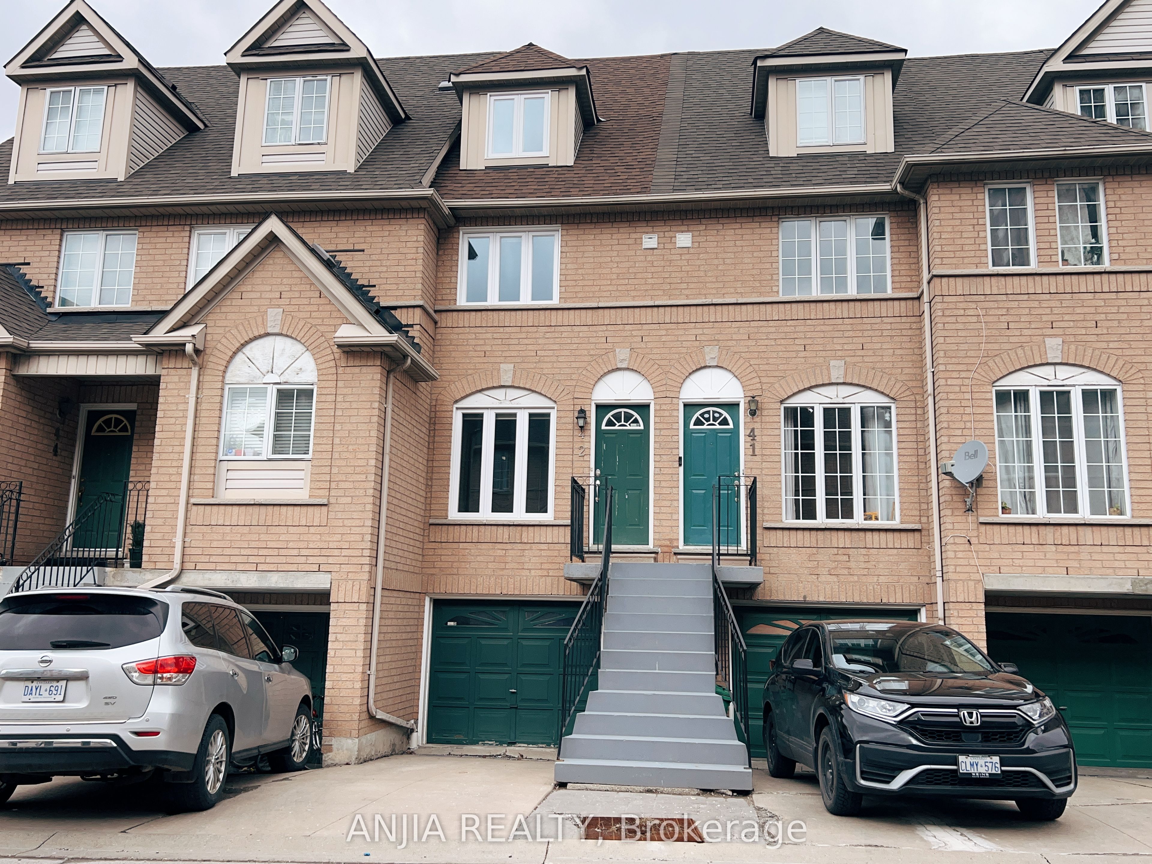 75 Strathaven Dr Property Photo