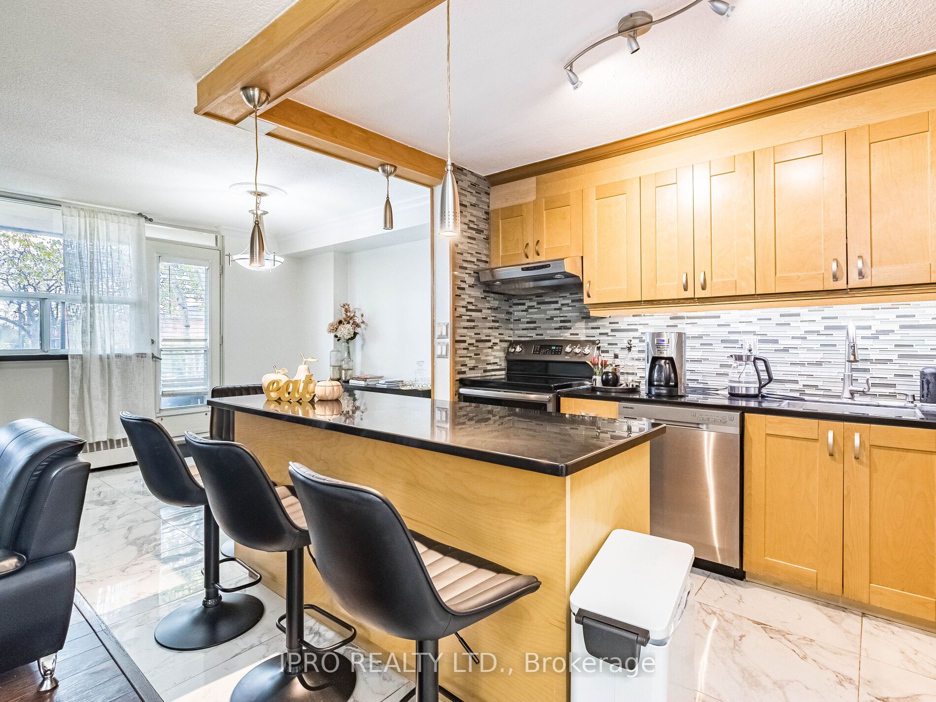 #108 - 541 Blackthorn Avenue Property Photo