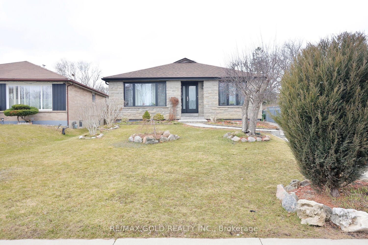 96 Silverstone Drive Property Photo 1