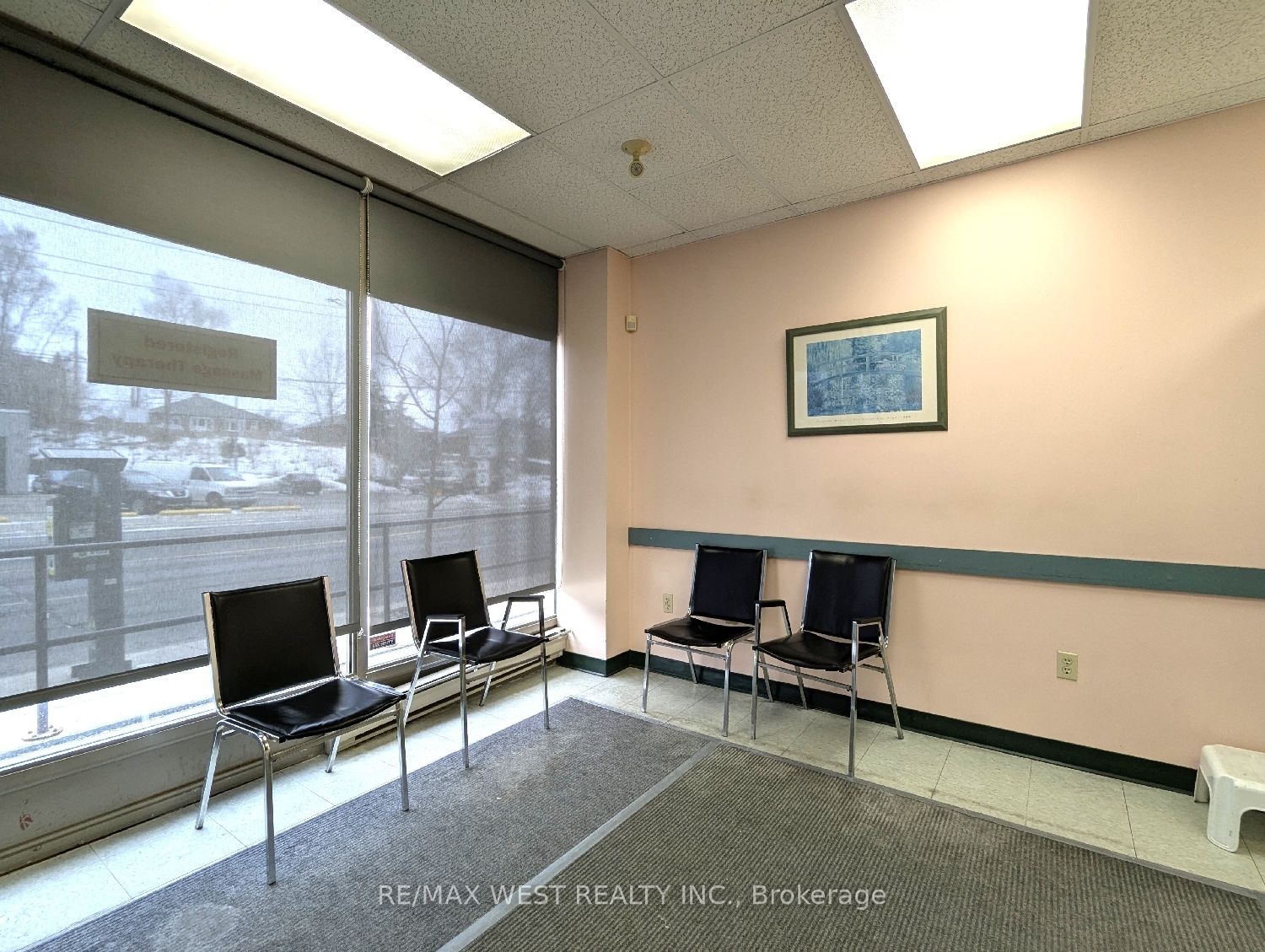#unit 2 - 2468 Eglinton Avenue Property Photo 3