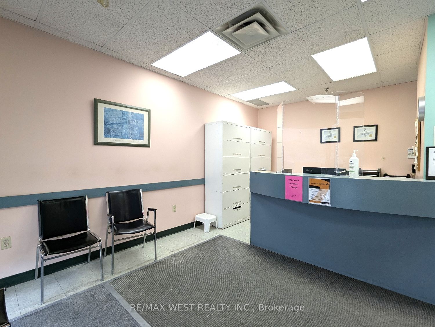#unit 2 - 2468 Eglinton Avenue Property Photo 4