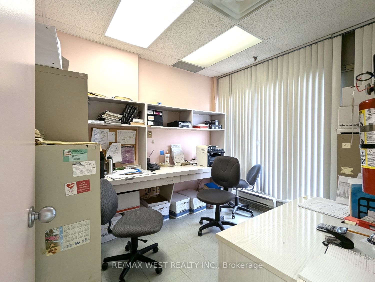 #unit 2 - 2468 Eglinton Avenue Property Photo 6