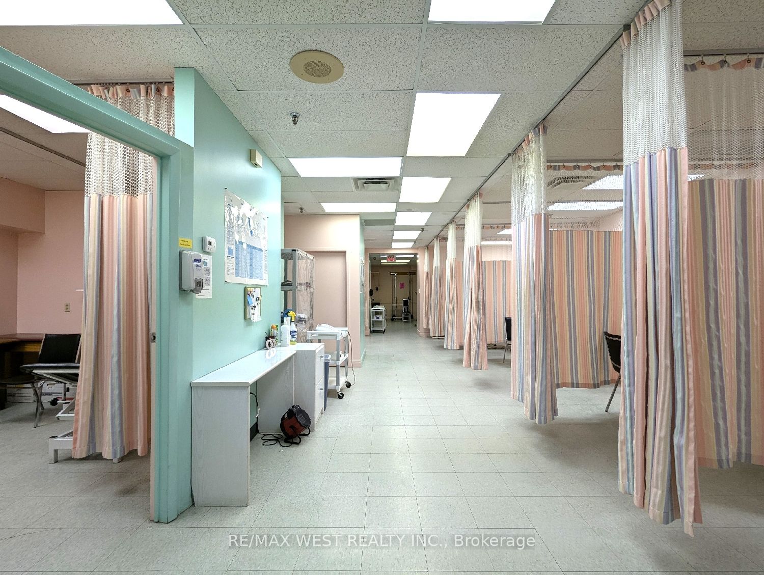 #unit 2 - 2468 Eglinton Avenue Property Photo 7
