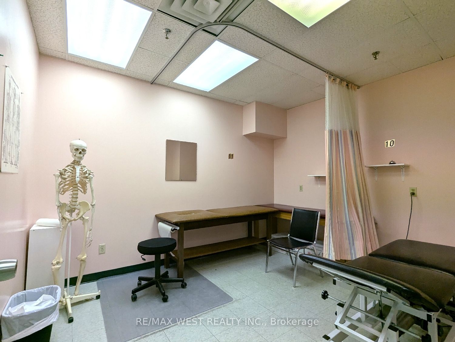 #unit 2 - 2468 Eglinton Avenue Property Photo 8