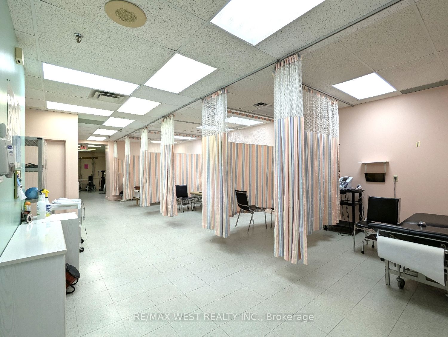 #unit 2 - 2468 Eglinton Avenue Property Photo 9