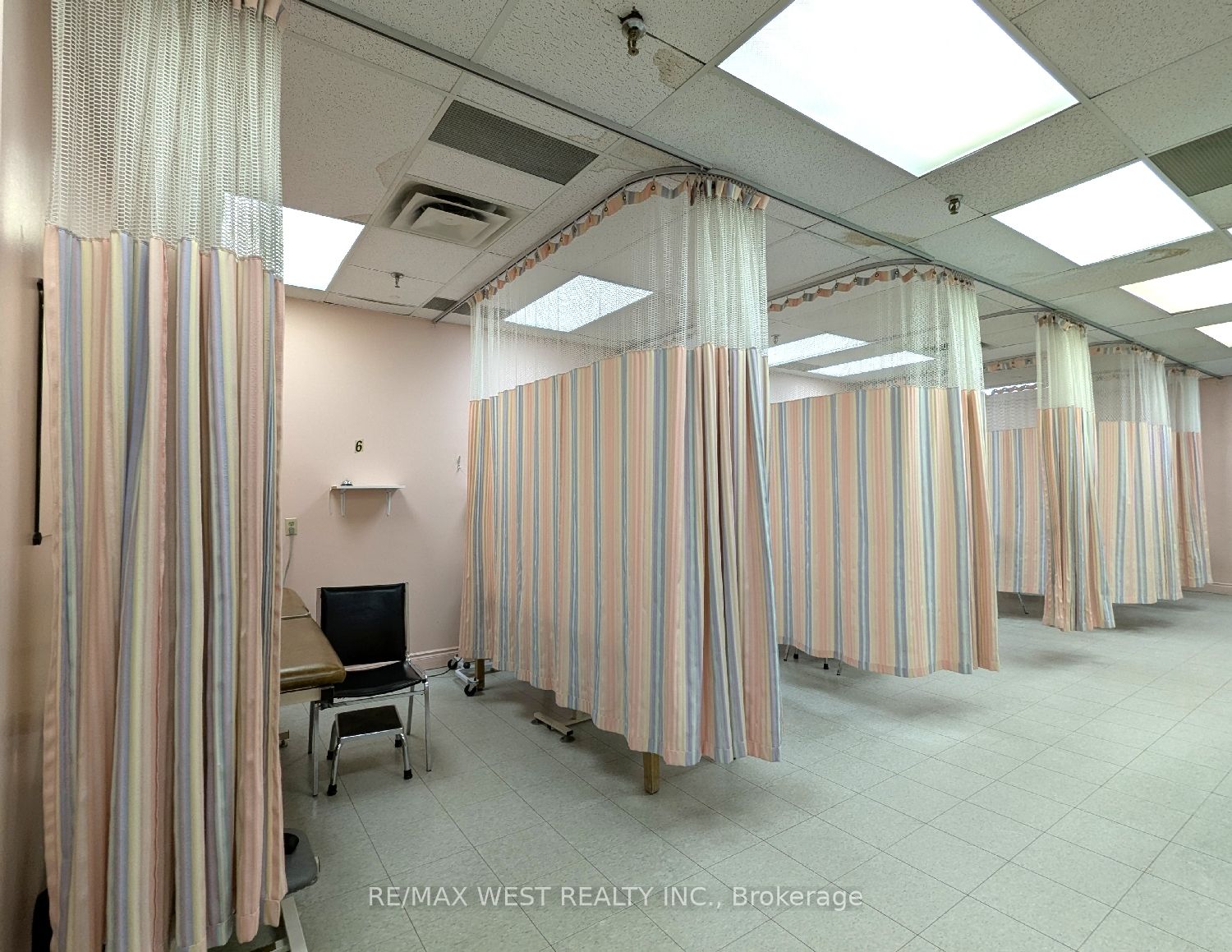 #unit 2 - 2468 Eglinton Avenue Property Photo 10