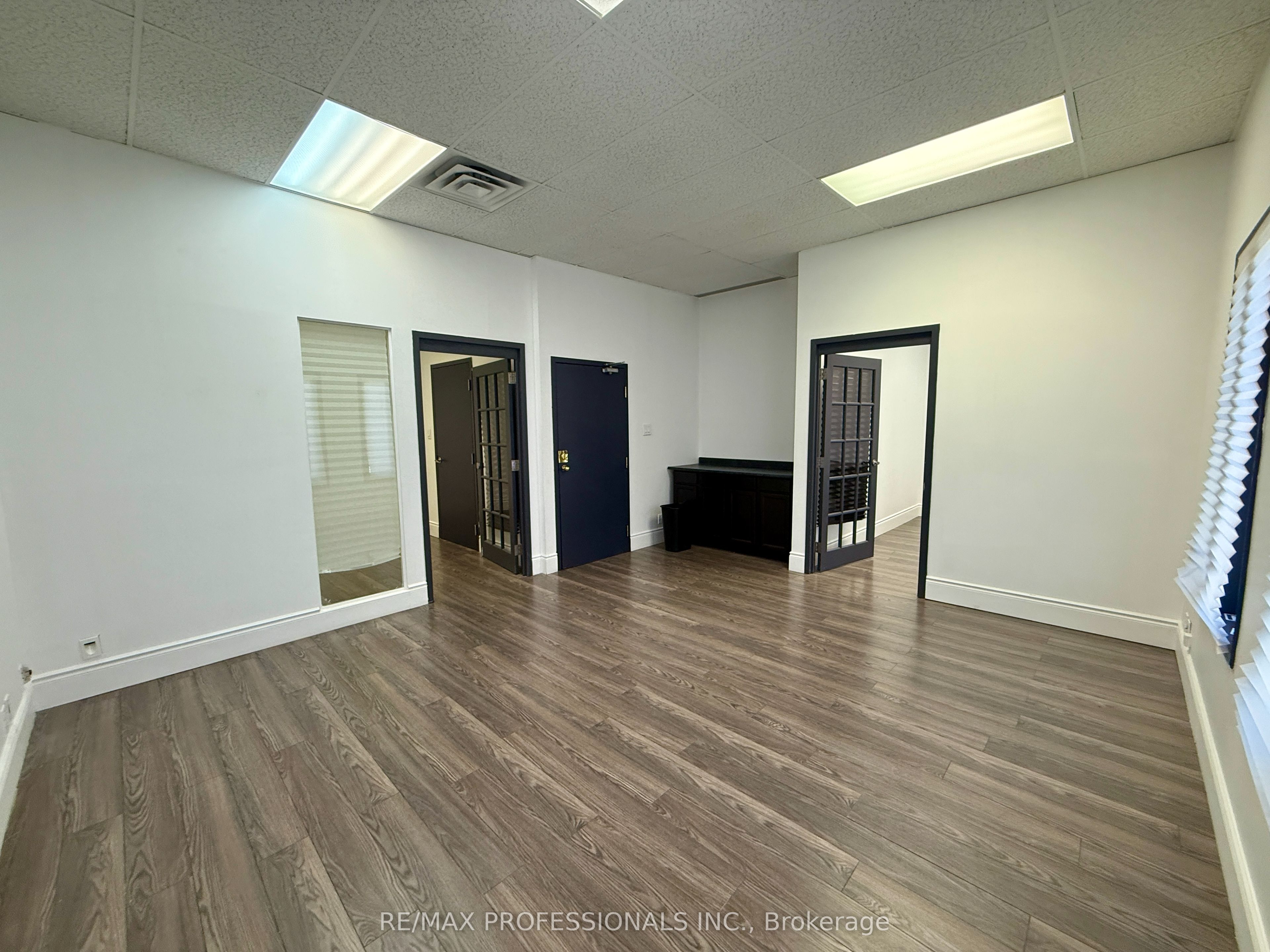 #301 - 57 Village Centre Place Property Photo 2