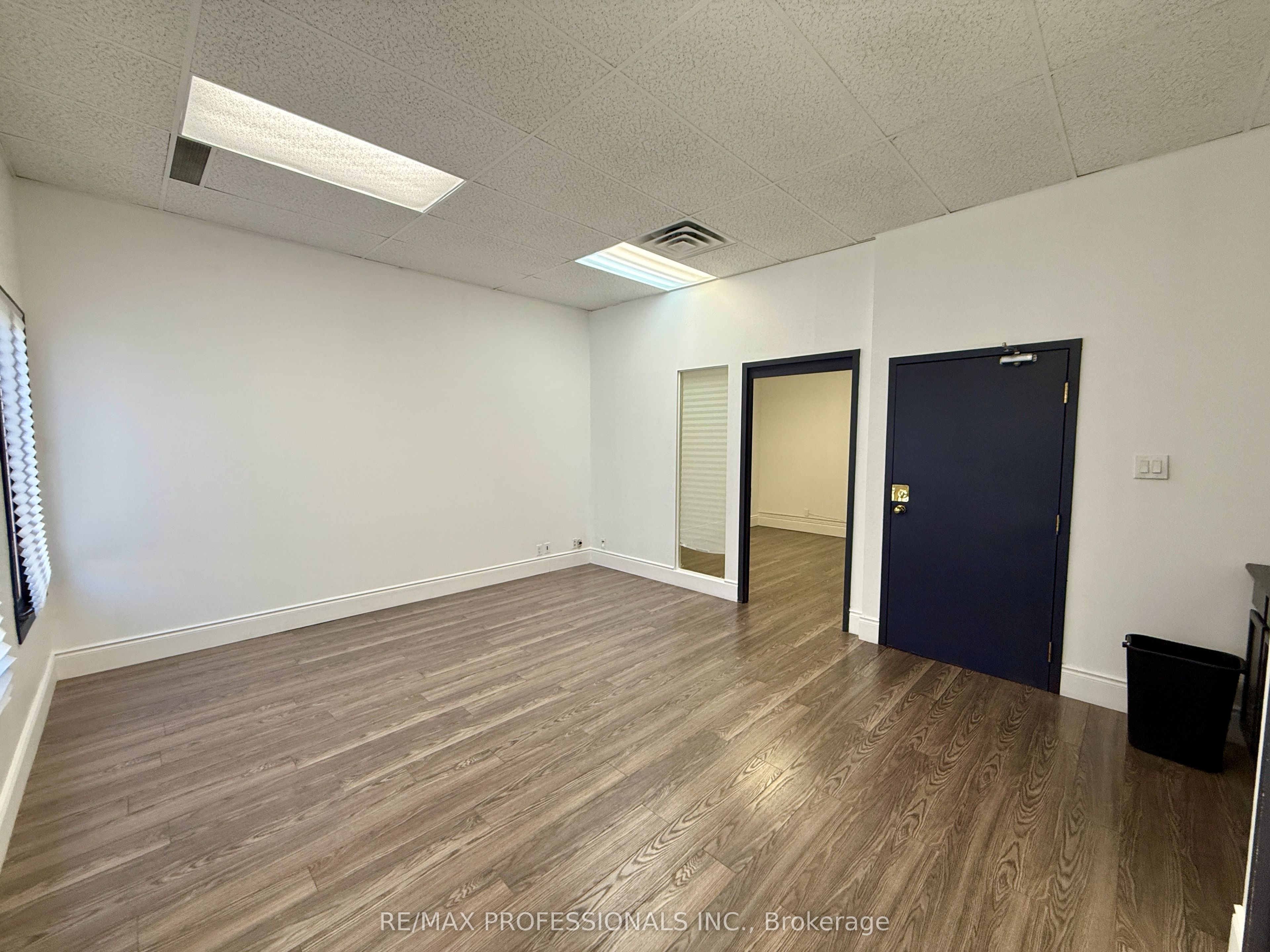 #301 - 57 Village Centre Place Property Photo 3