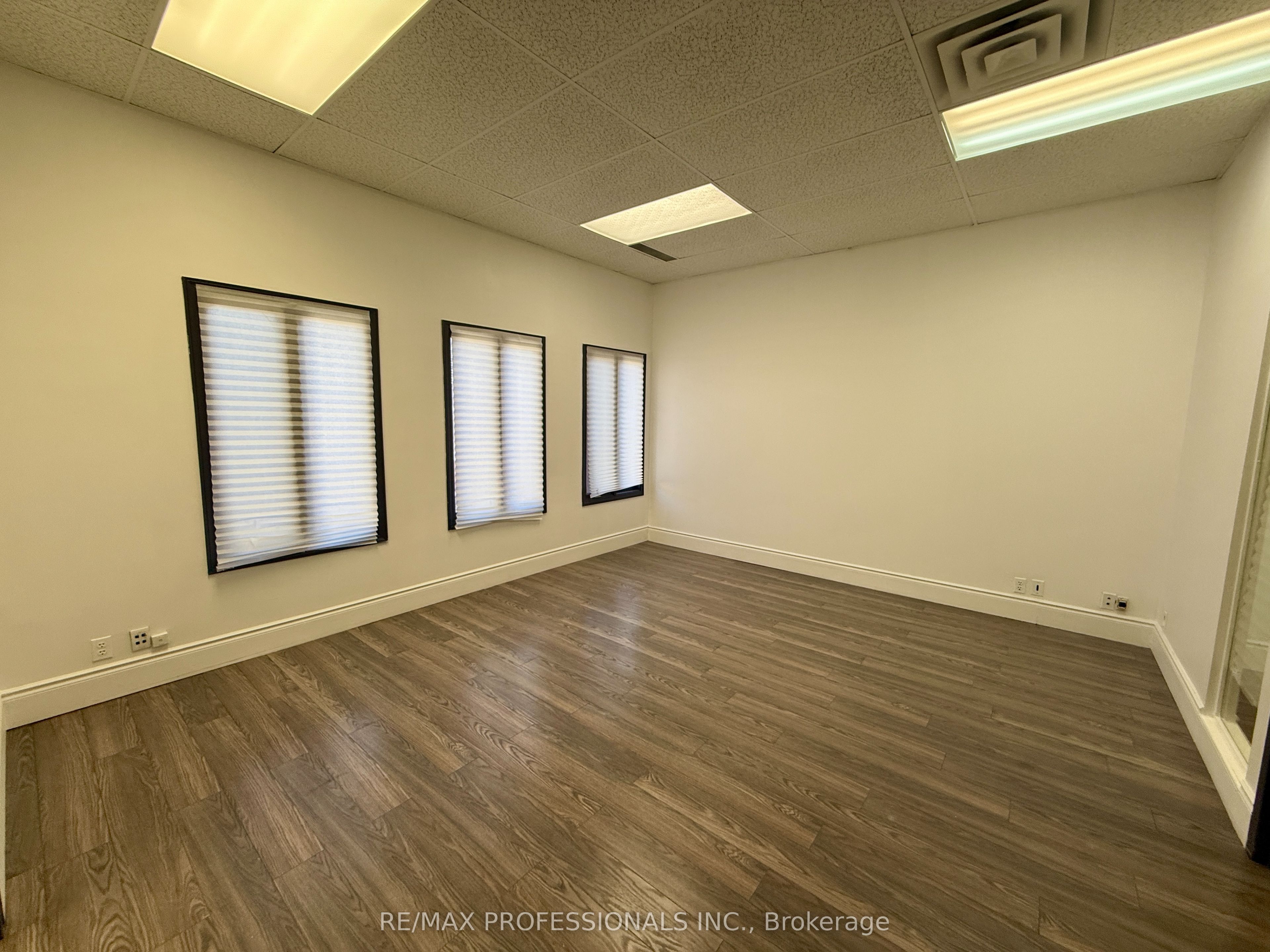 #301 - 57 Village Centre Place Property Photo 4